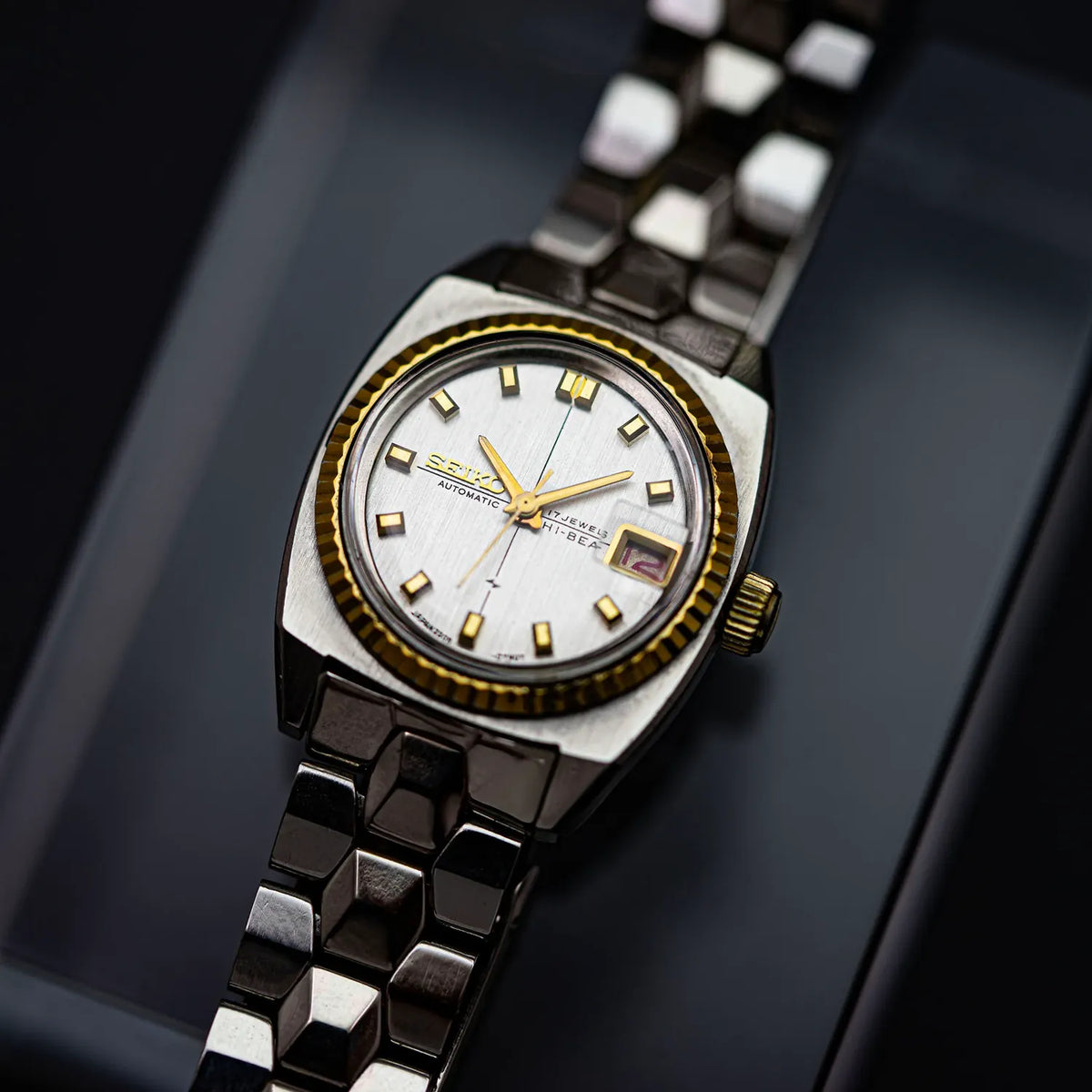 1968 Seiko Hi-Beat 2205-0260 women's automatic watch with silver dial and gold-tone bezel