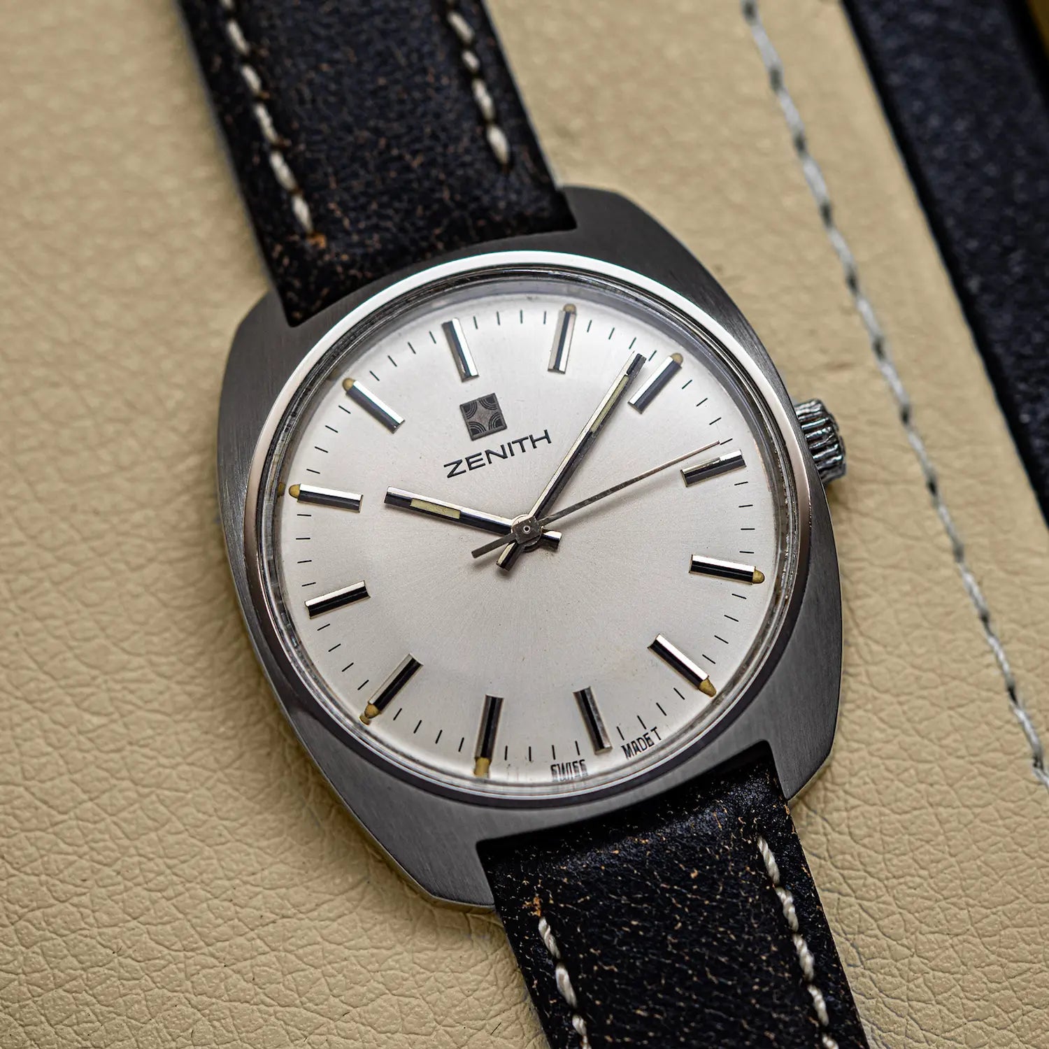 Men's vintage watch Zenith shown on picture as example from collection