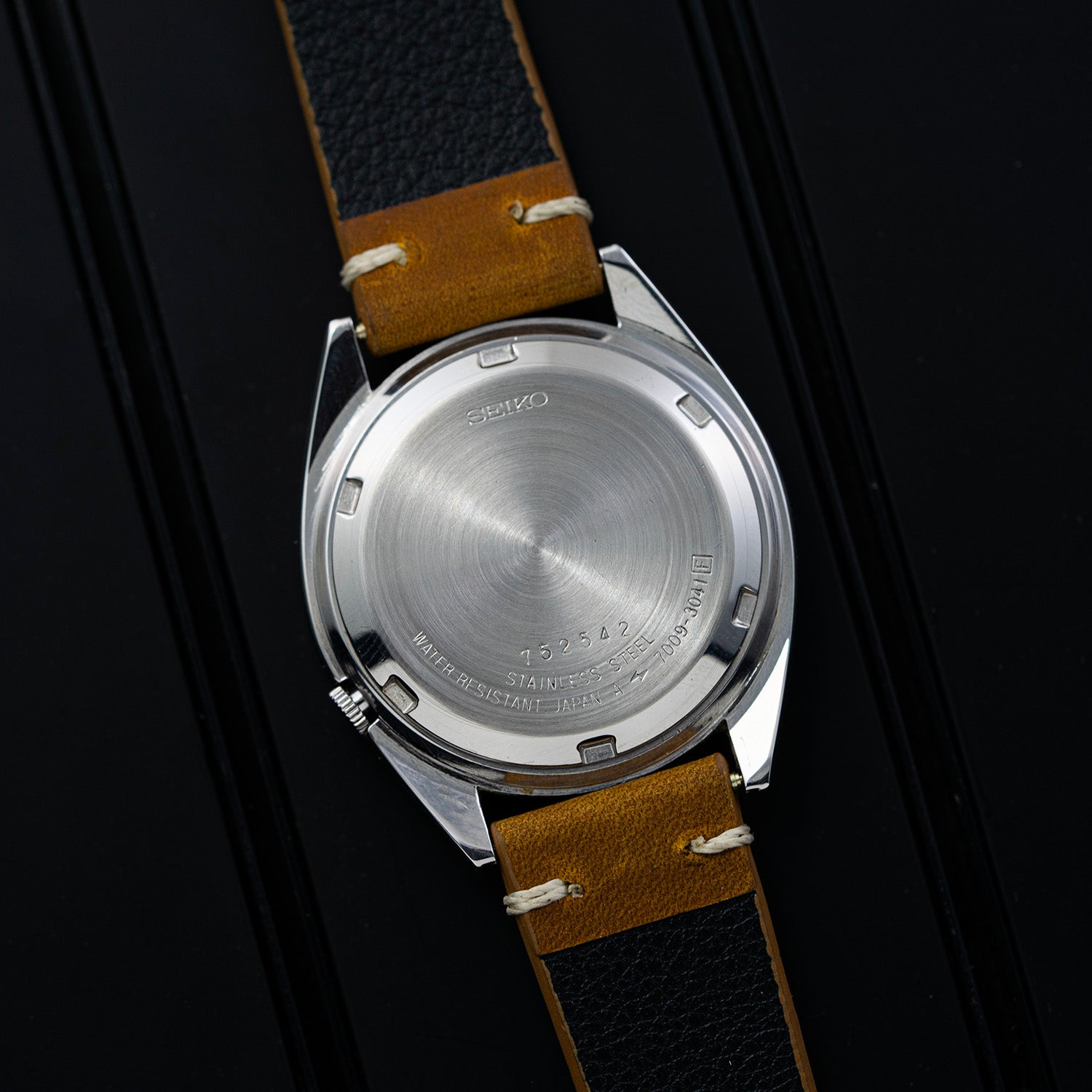 seiko-5-7009-3041-mens-automatic-dress-watch-1987 – movement close-up
