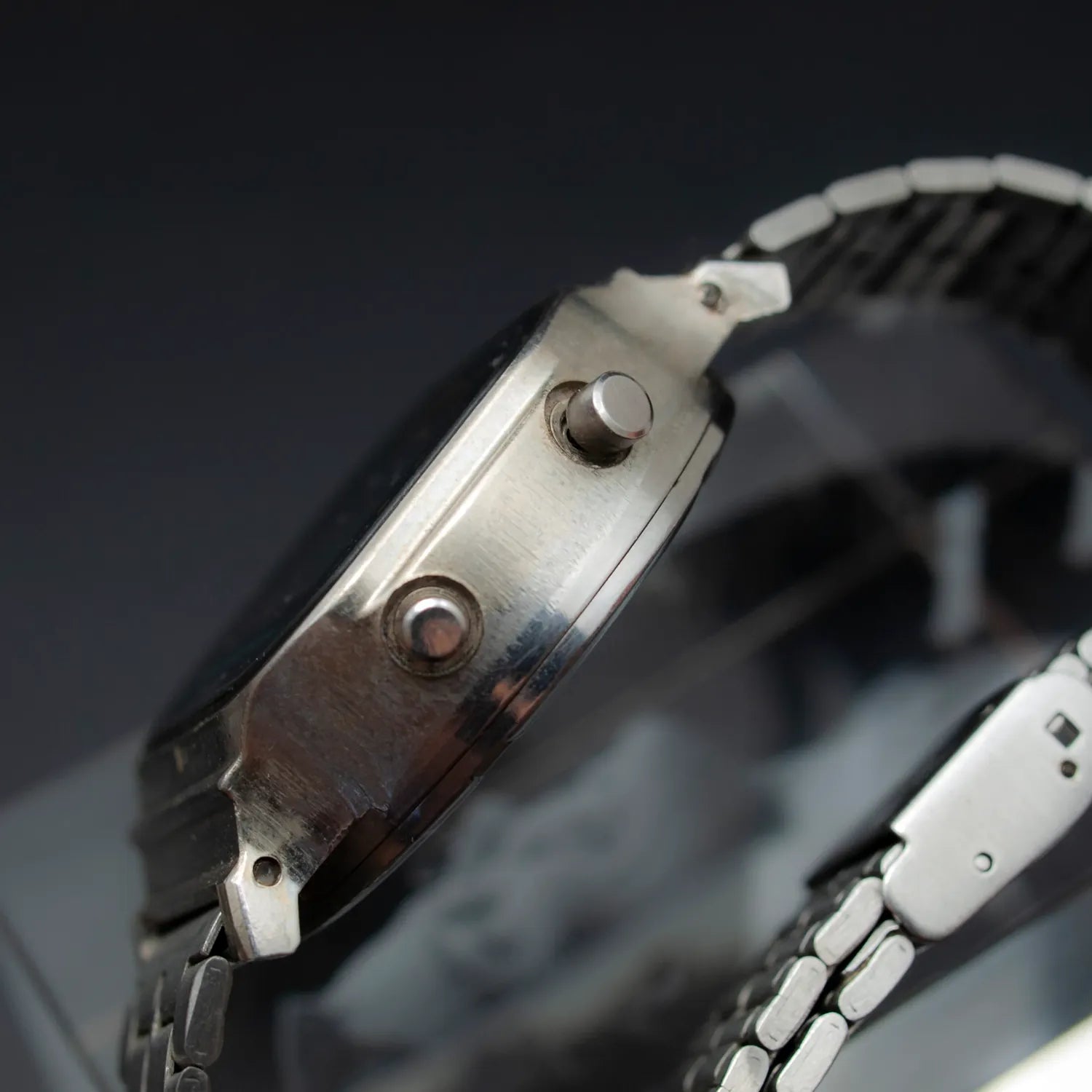 Casio DW-5200, Module 240 – side view