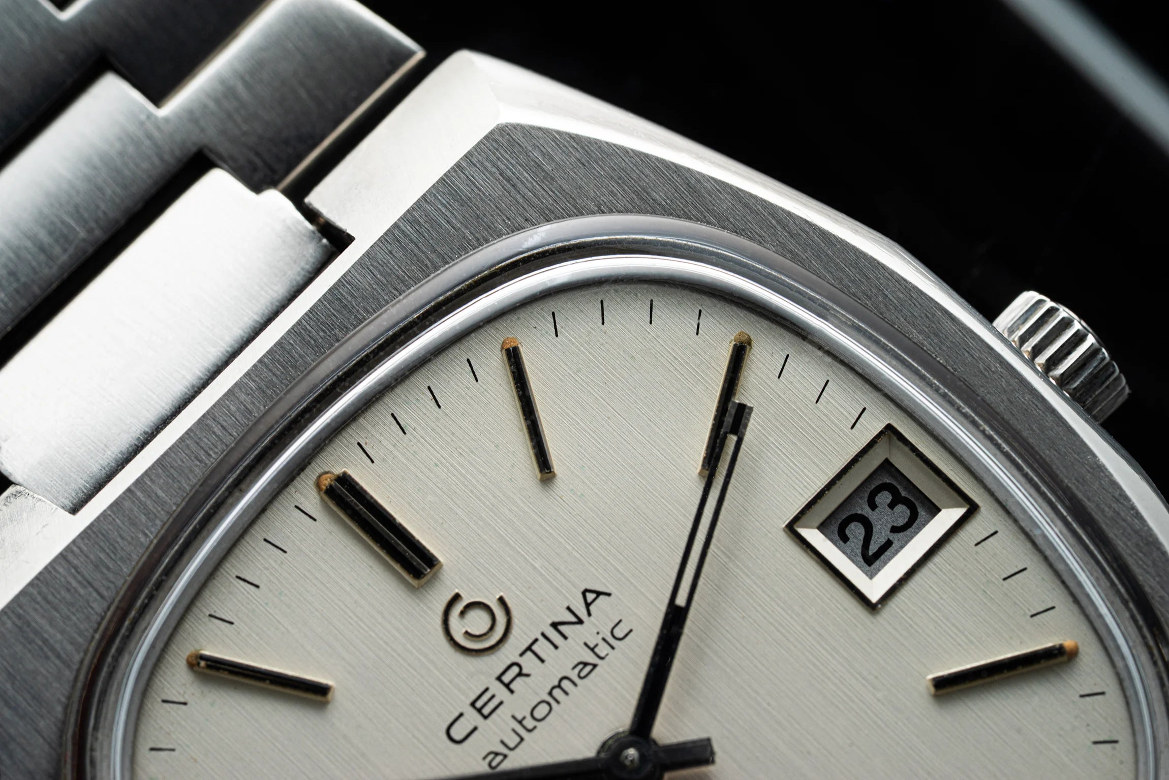 Certina Blue Ribbon Cal. 25-651 Vintage Automatic Watch Close-up Dial