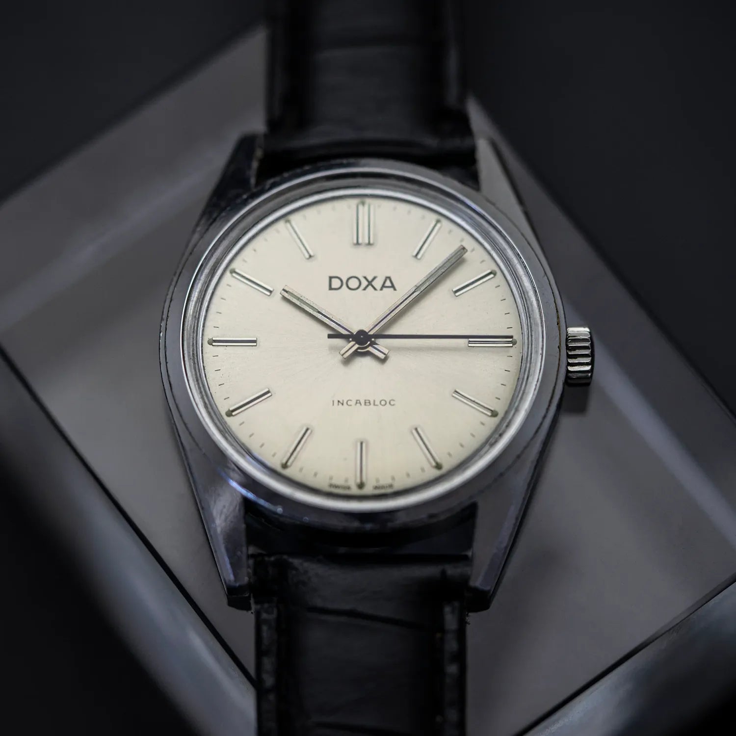 Doxa Incabloc Cal. Eta 2851 – side view