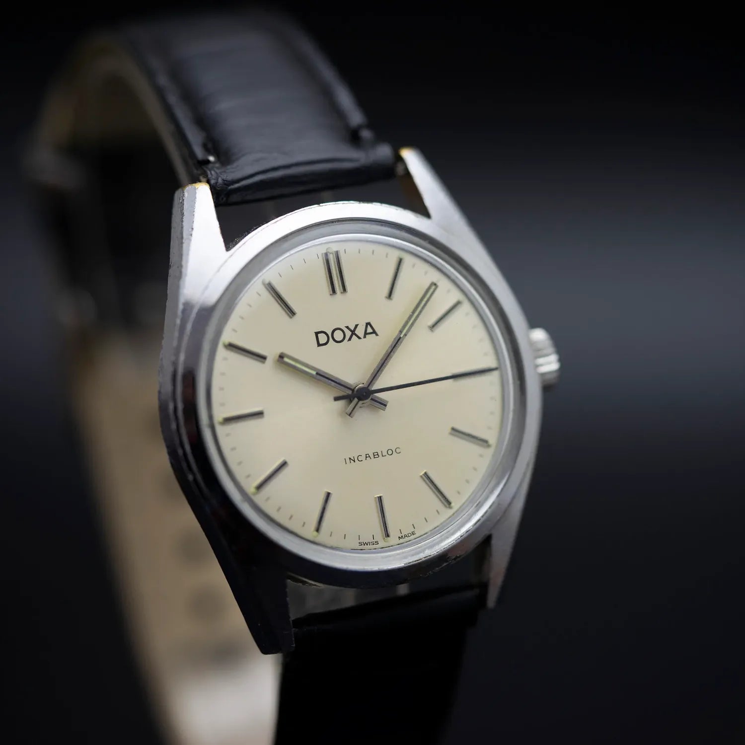 Doxa Incabloc Cal. Eta 2851 – side view alternative angle