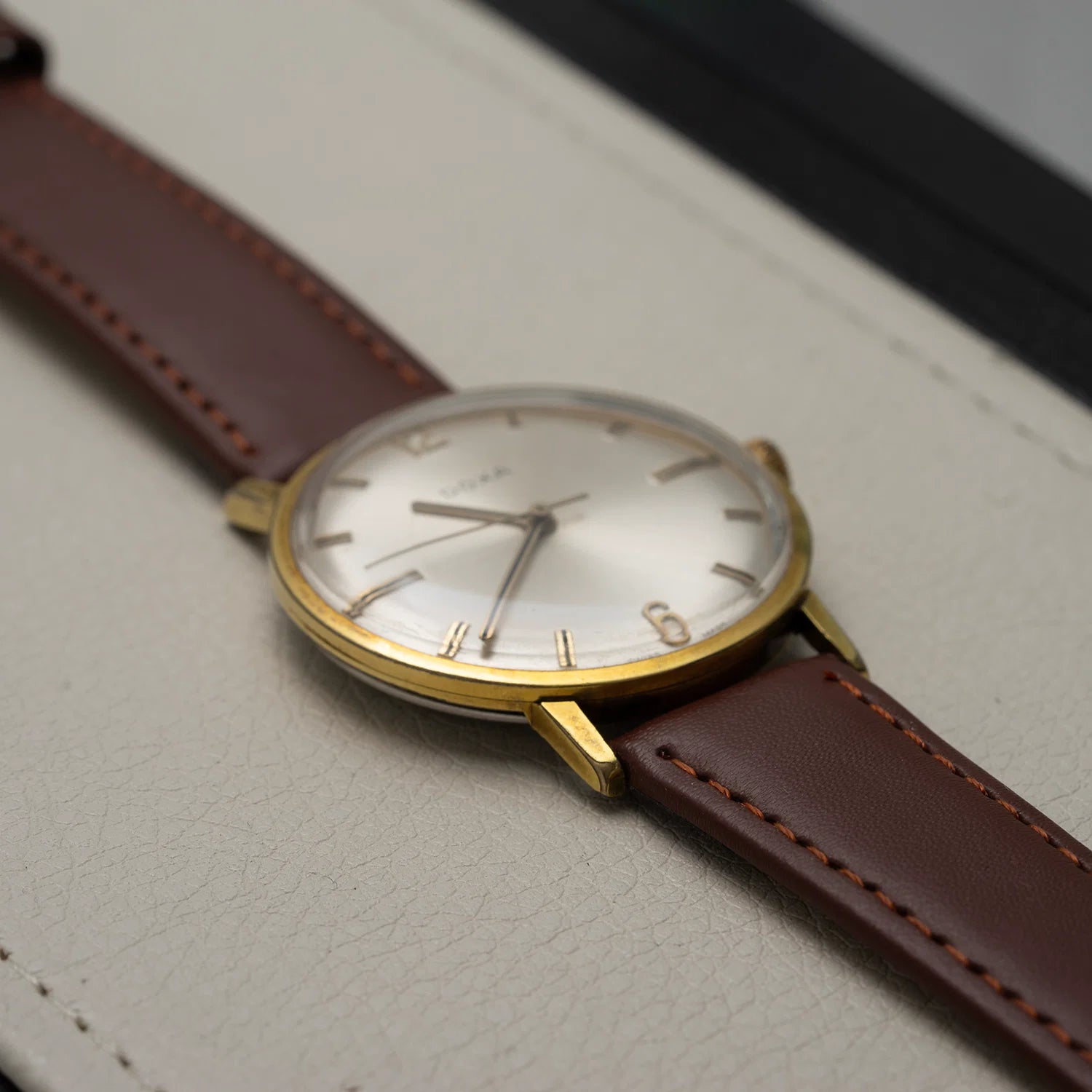 Doxa, Ref. 10346-5, Cal. 103, Men’s Manual Wind, 1970 case