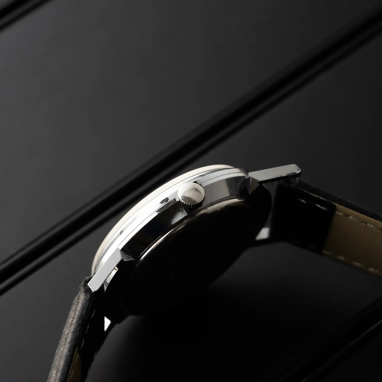 Doxa, Ref. 4303, Cal. 2851 Vintage Dress Men's Watch Crown