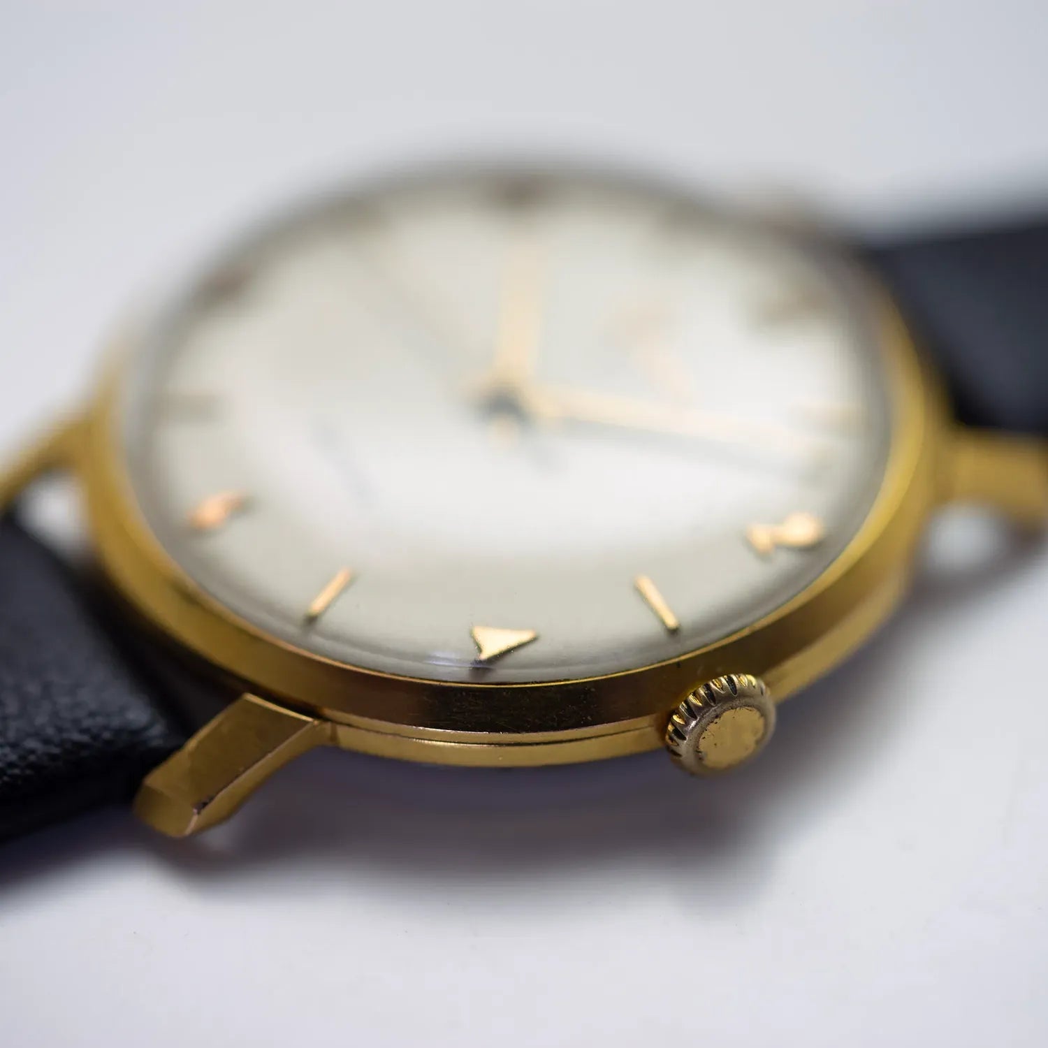 Herma K2 Vintage Watch – side view alternative angle