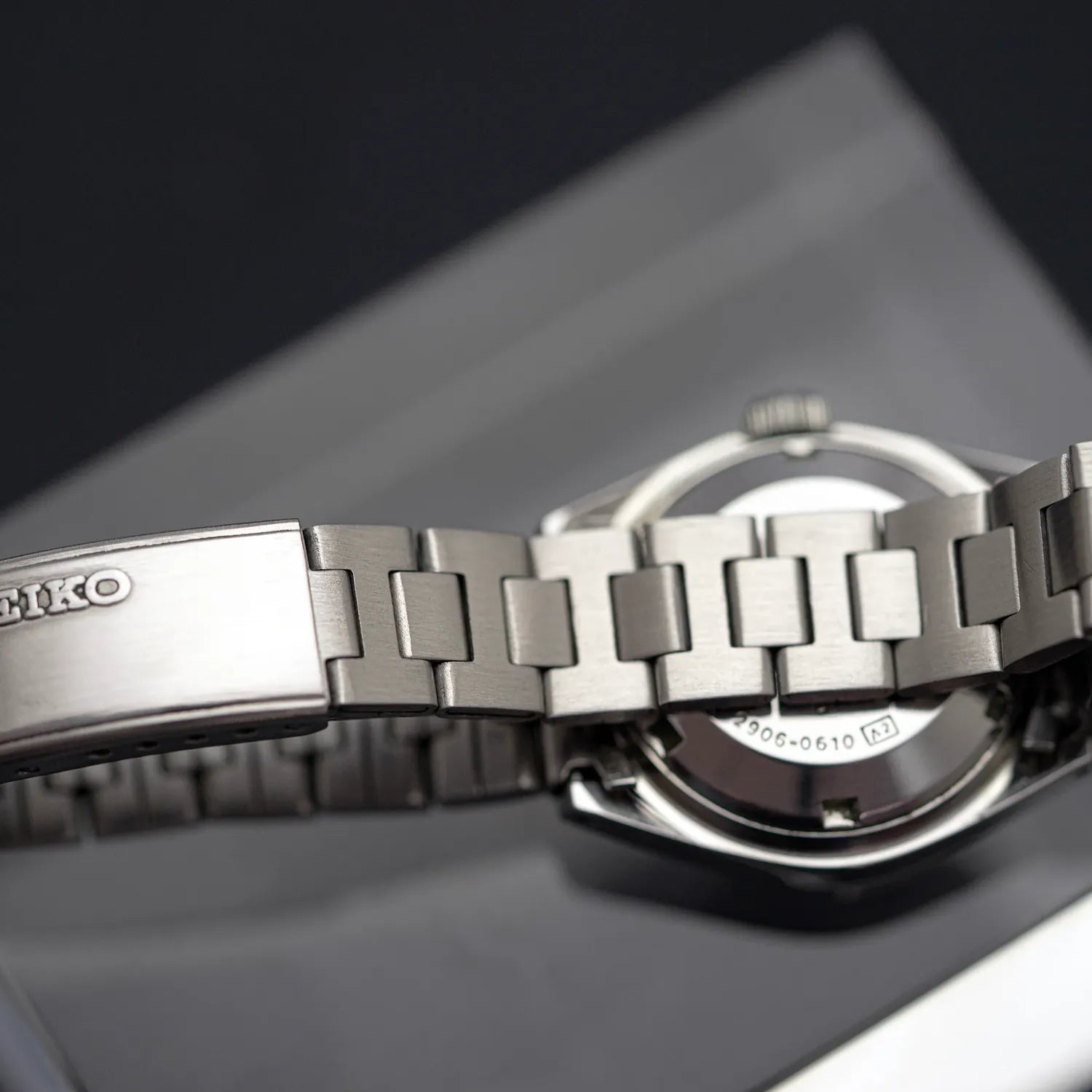 Lady Seiko 5 2906 0610 – movement close-up