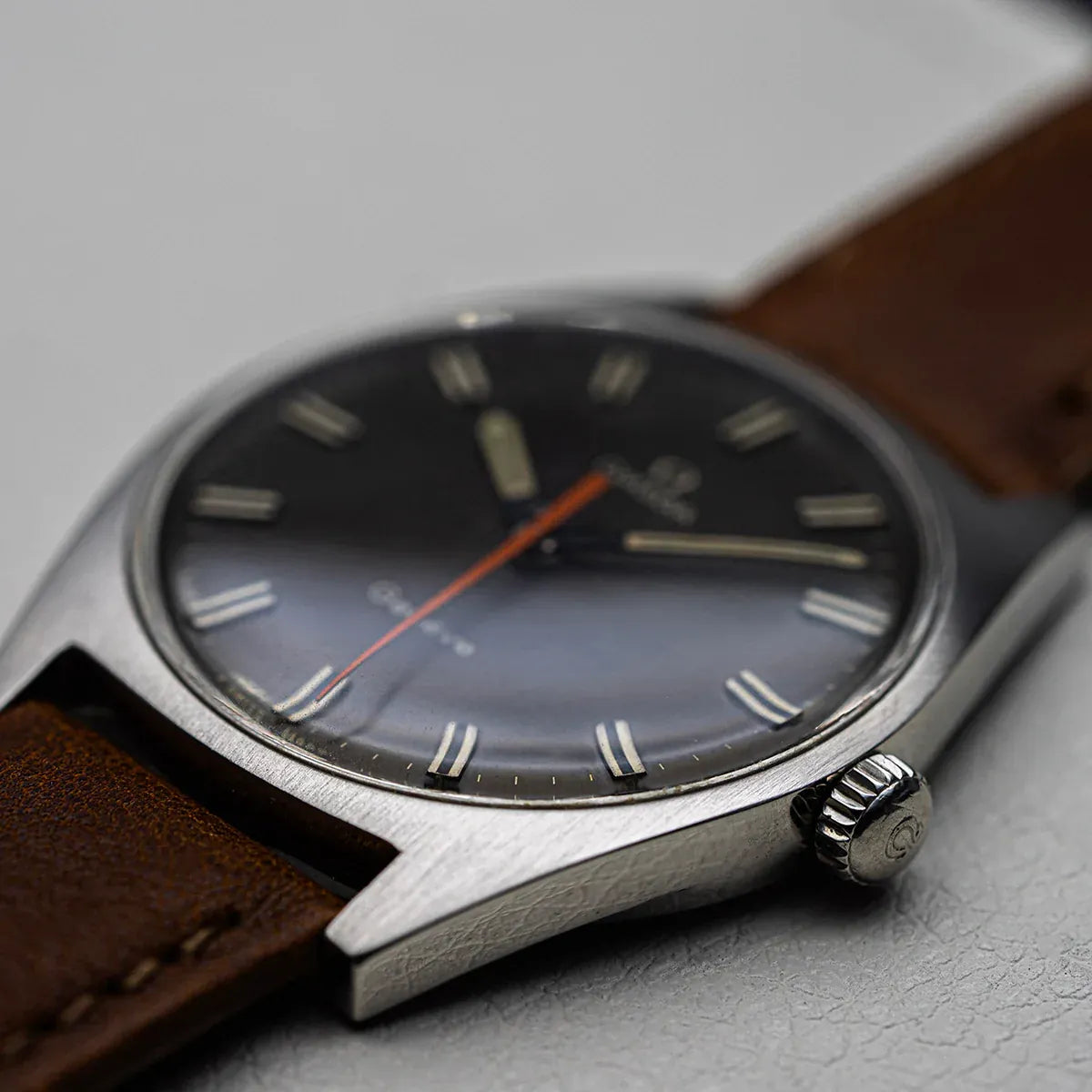 Omega Geneve 135.041 Cal. 601 Charcoal 1968 – movement close-up