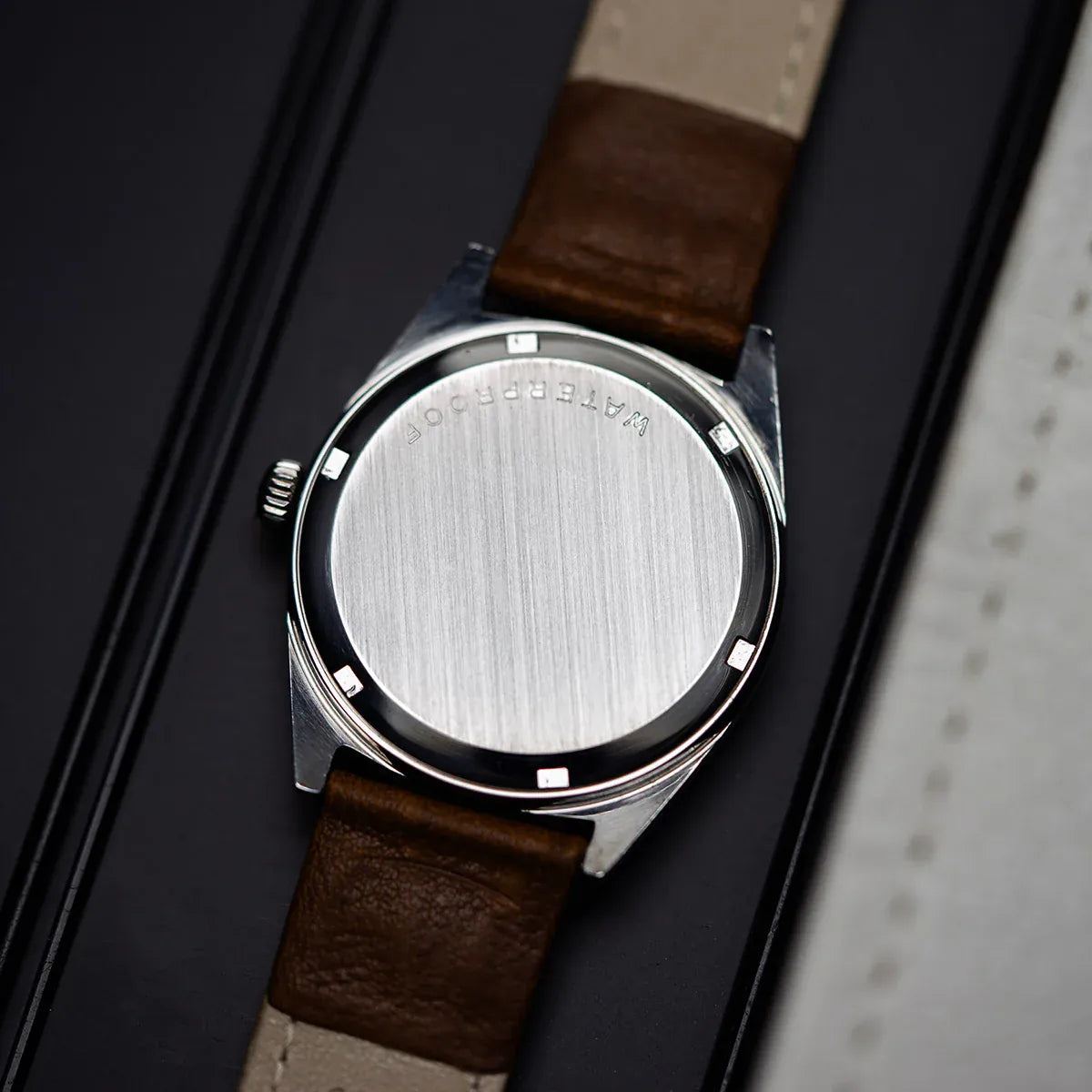 Omega Geneve 135.041 Cal. 601 Charcoal 1968 – back case