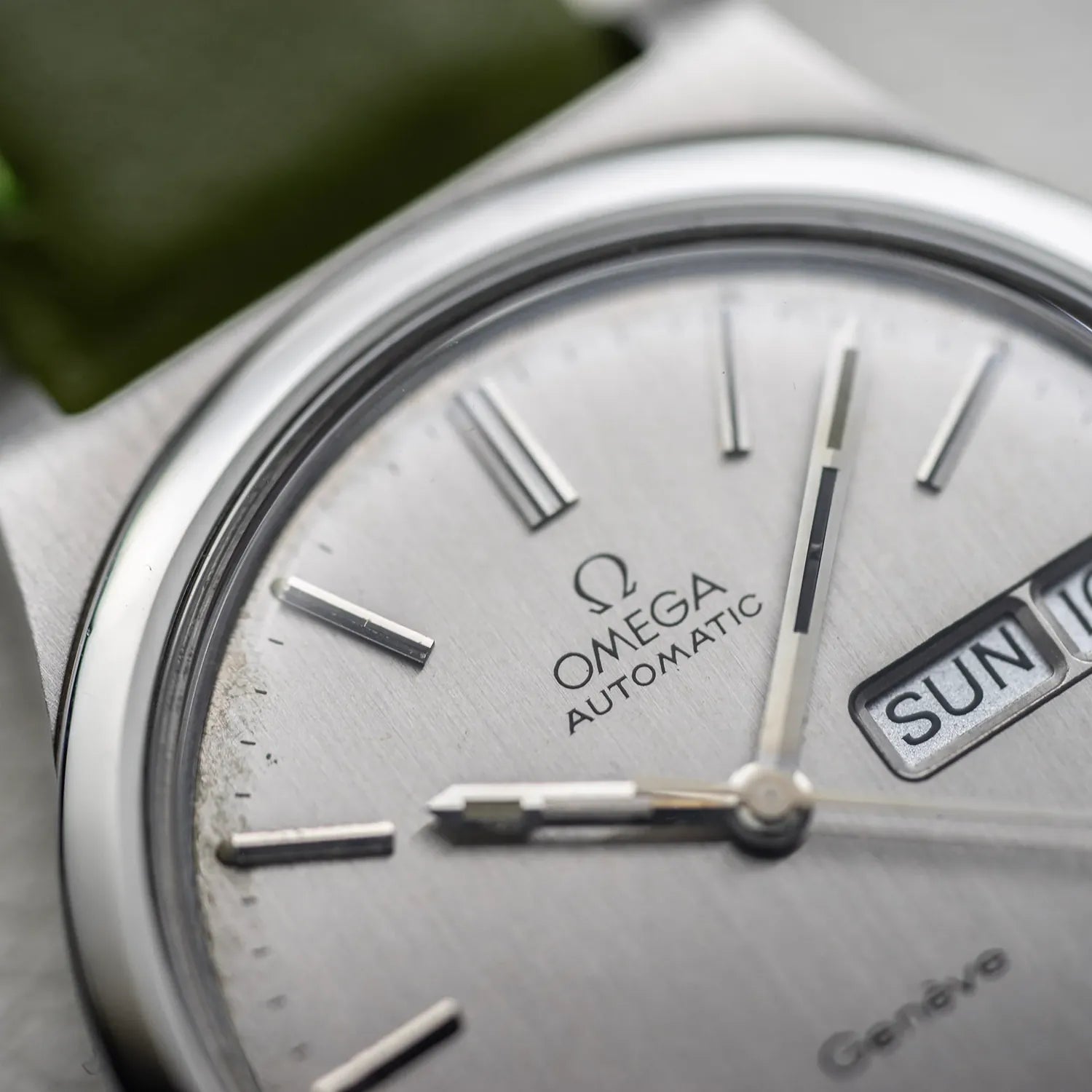 Omega Geneve Ref. 166.0168 Cal. 1022 – movement close-up