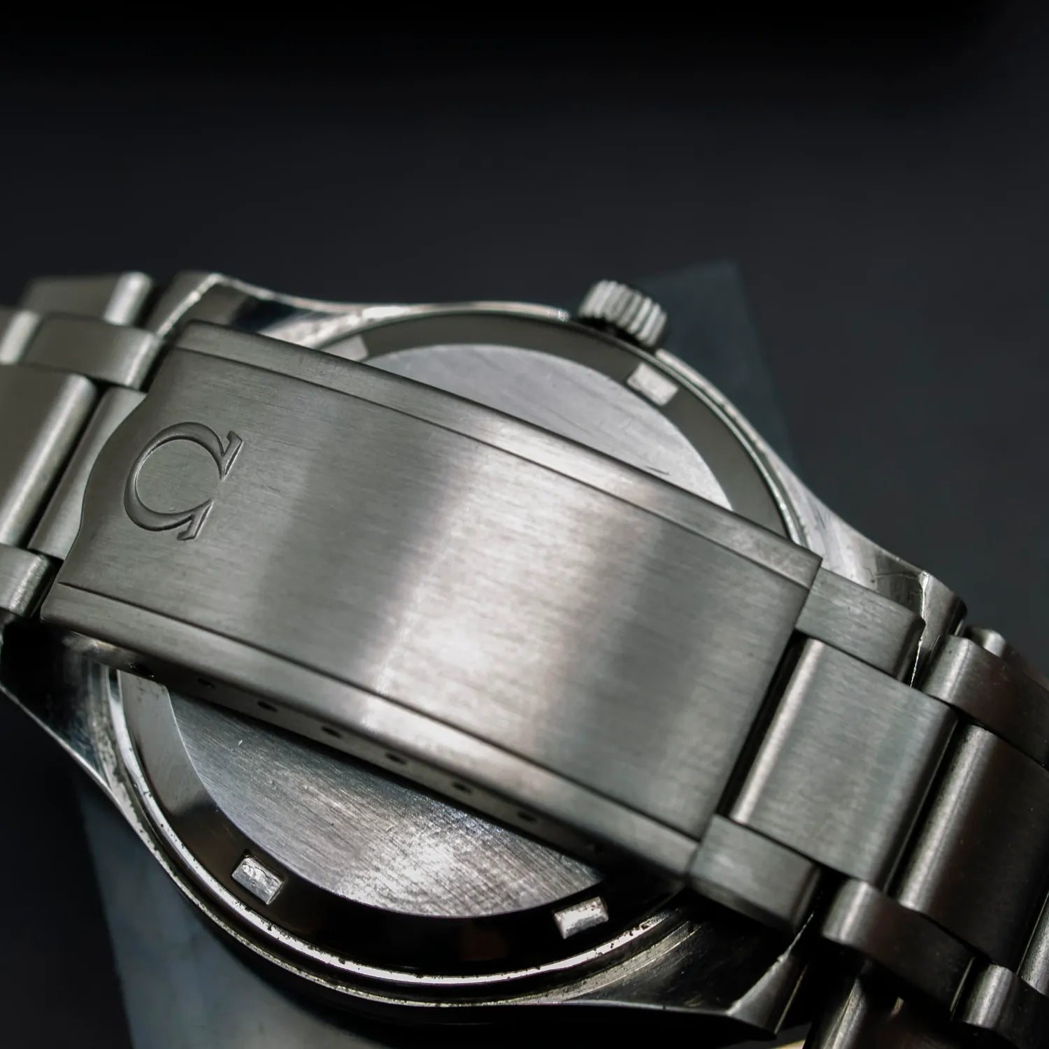 Omega Geneve Ref. 366.0833, Cal. 1022 – side view