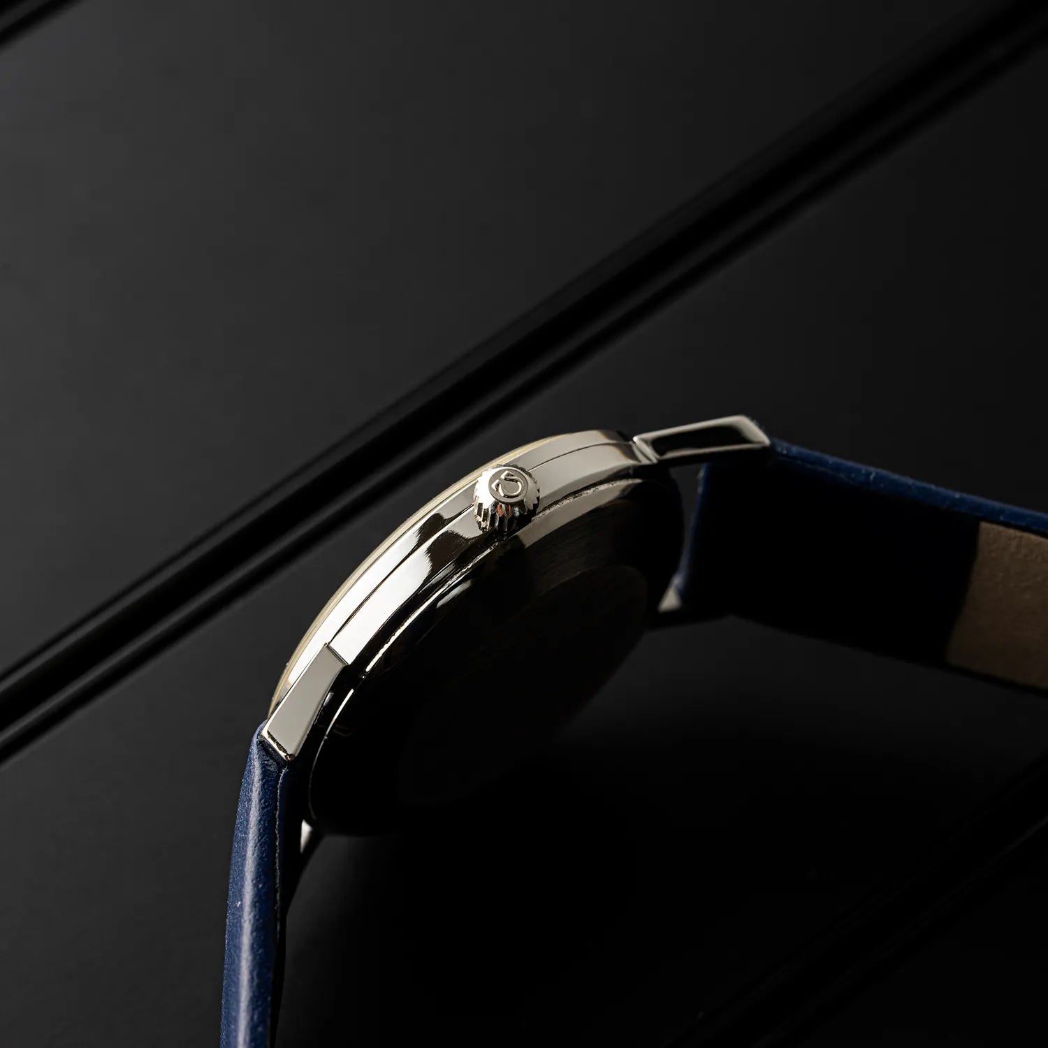 Close-up of a Omega, Ref. 14786SC, Cal. 552 crown