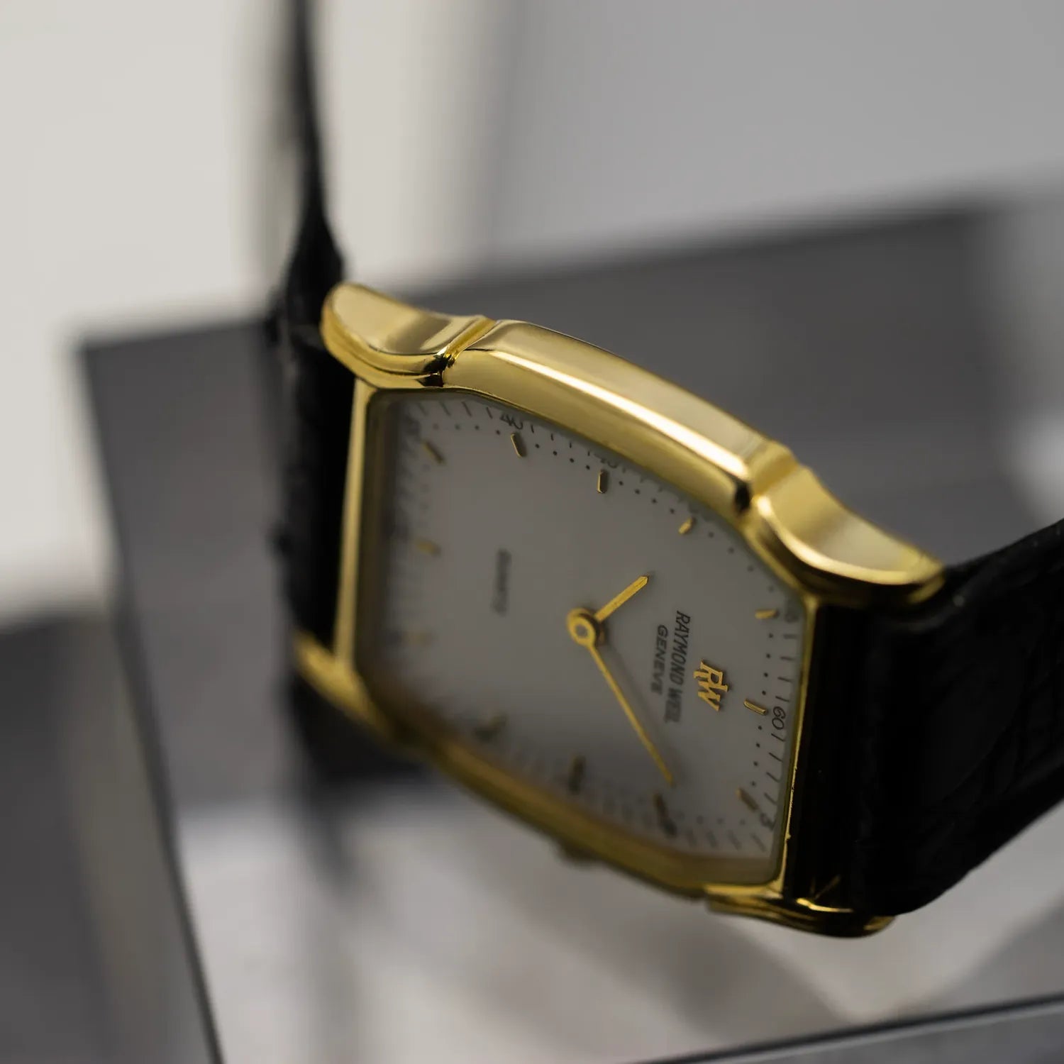 Raymond Weil Geneve, Ref. 9804, Women’s Quartz Watch, 1989 – side view alternative angle