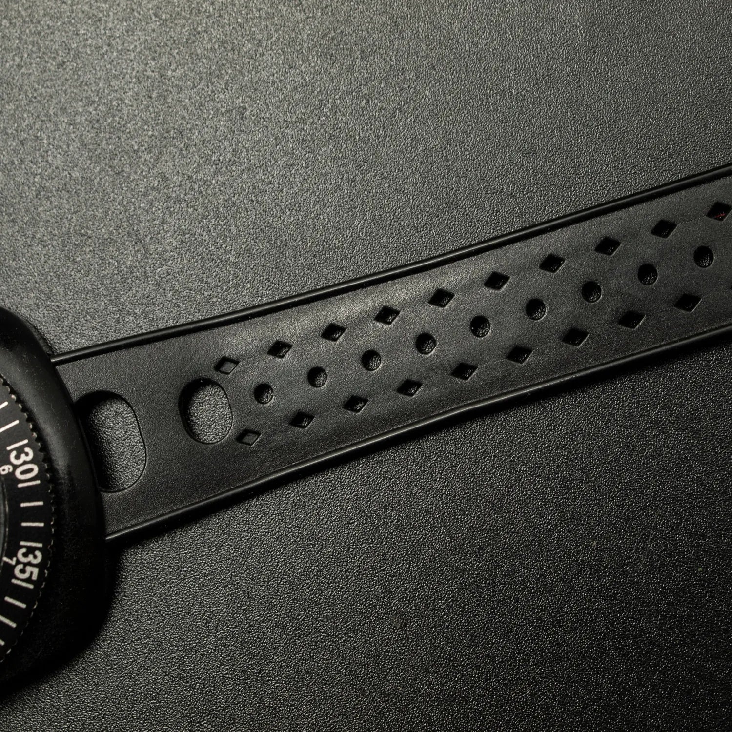 Ruhla Pilot Tropicalized, Cal. UMF 24-32 Vintage Watch, 1982 – movement close-up