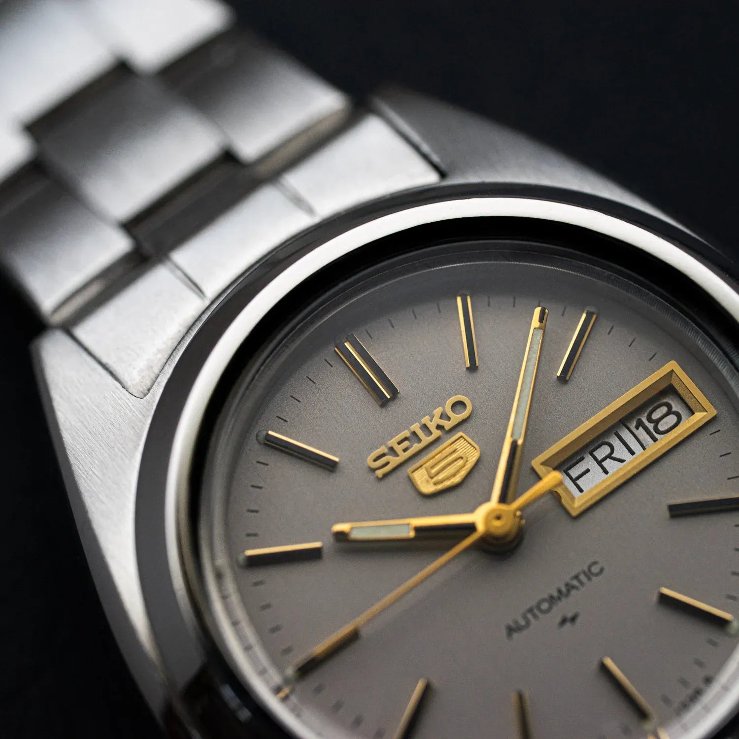 Seiko 5 4206-0420 Women’s Automatic Vintage Watch, 1996 – dial close-up