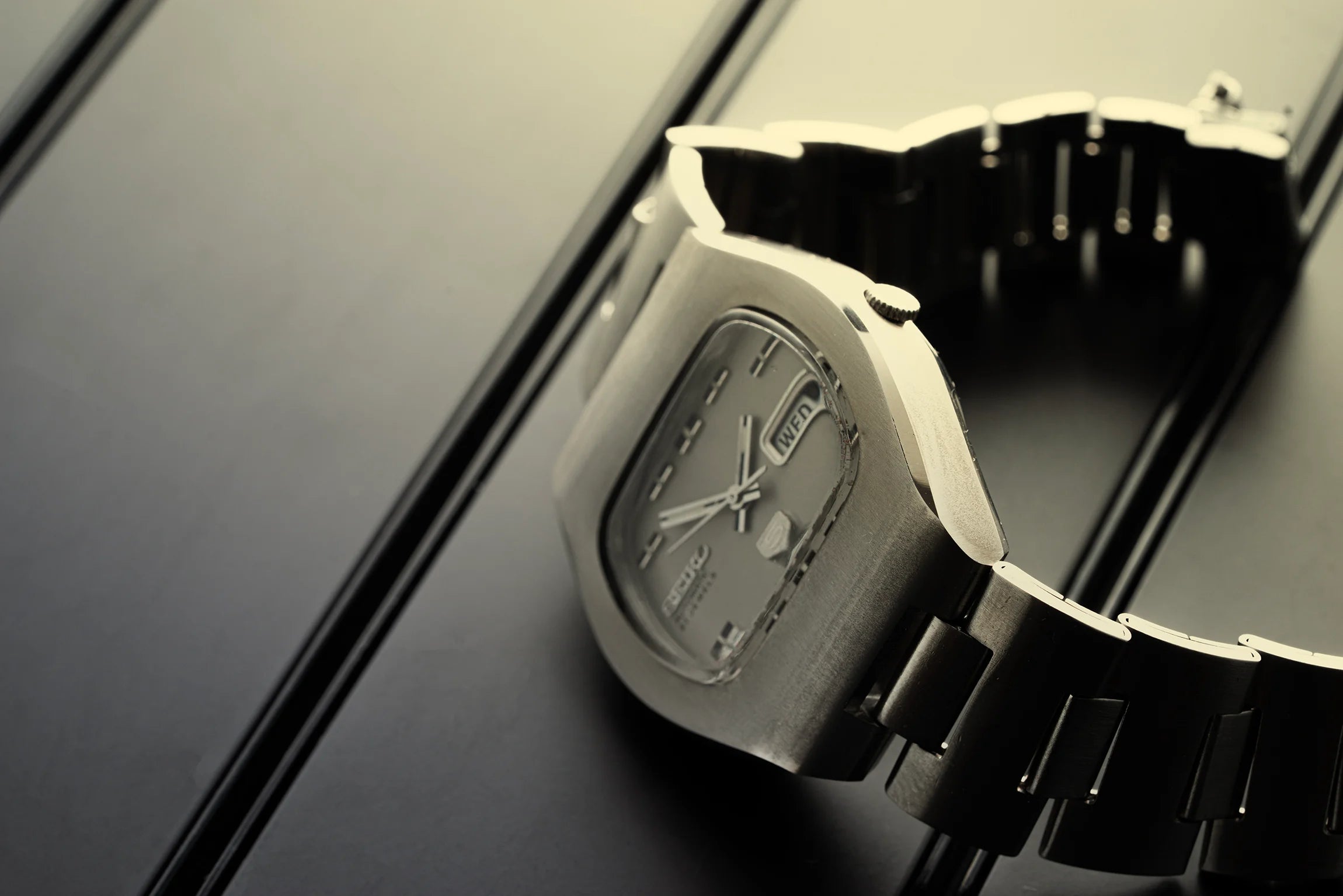 Seiko 5 6119-5431 Automatic Men's Watch 1976 crown