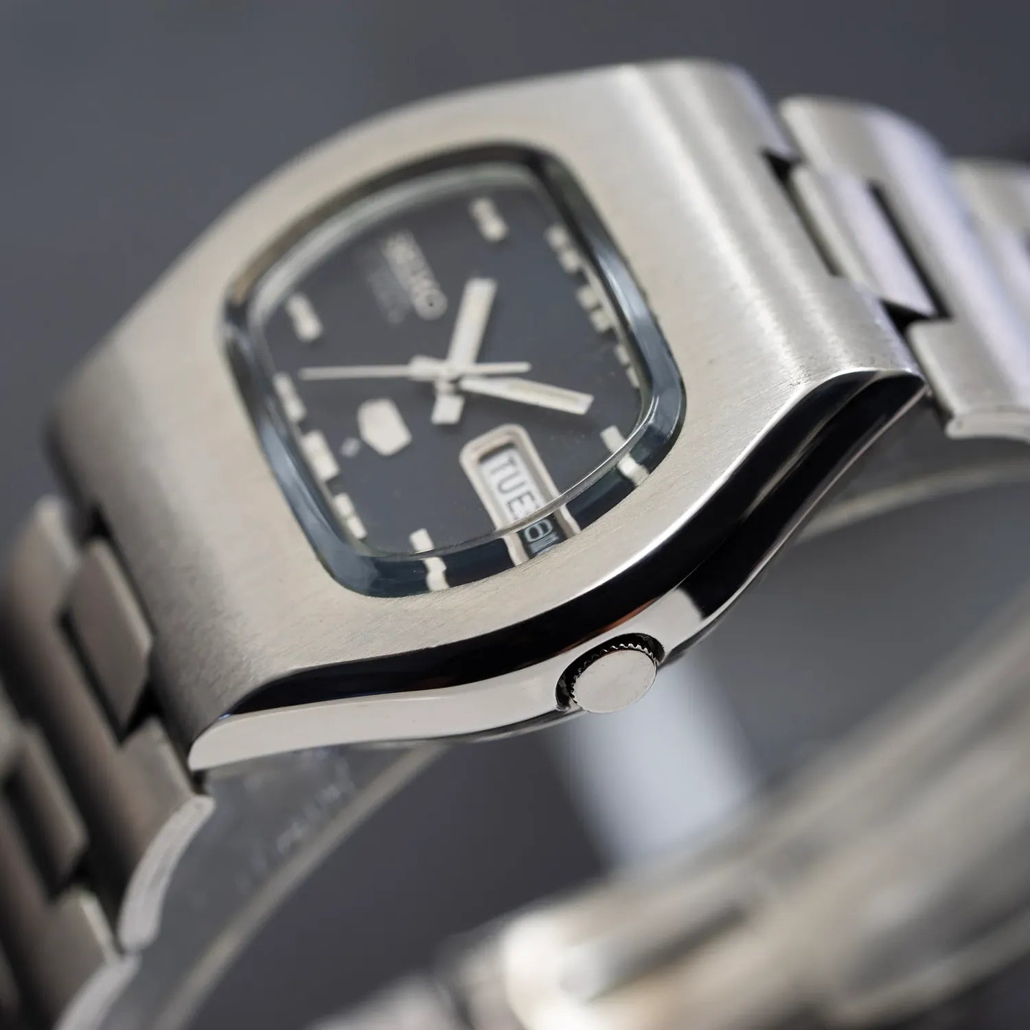 Seiko 5 6119-5431 Men’s Dress Automatic Vintage Watch, 1972 – side view