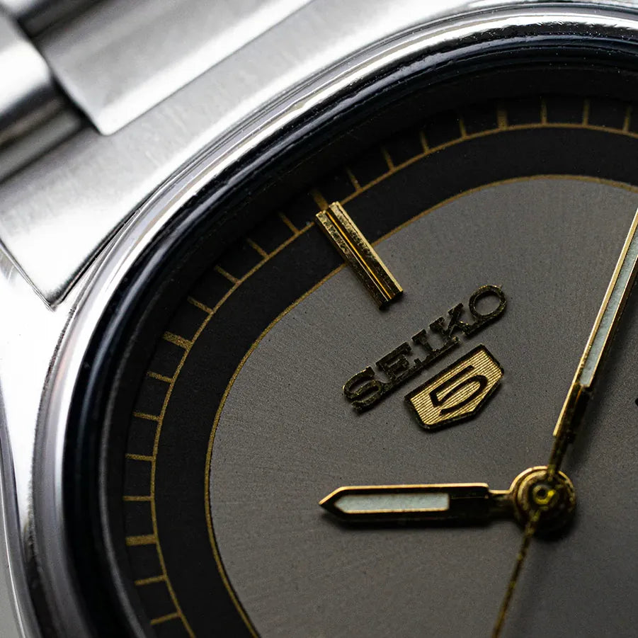 Seiko 5 6309-5820 Men’s Automatic Dress Vintage Watch 1982 – dial close-up
