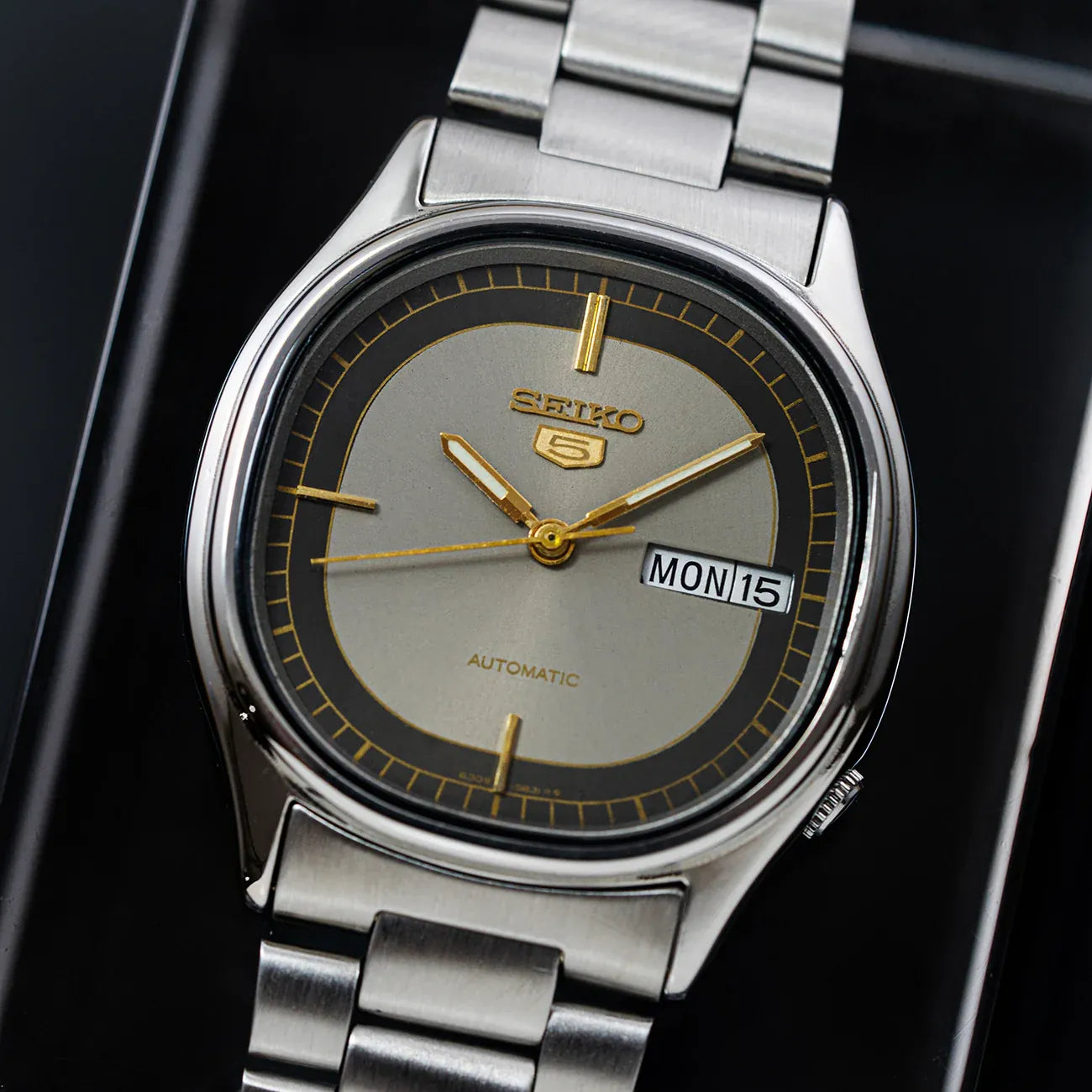 Seiko 5 6309-5820 Men’s Automatic Dress Vintage Watch 1982 – front view