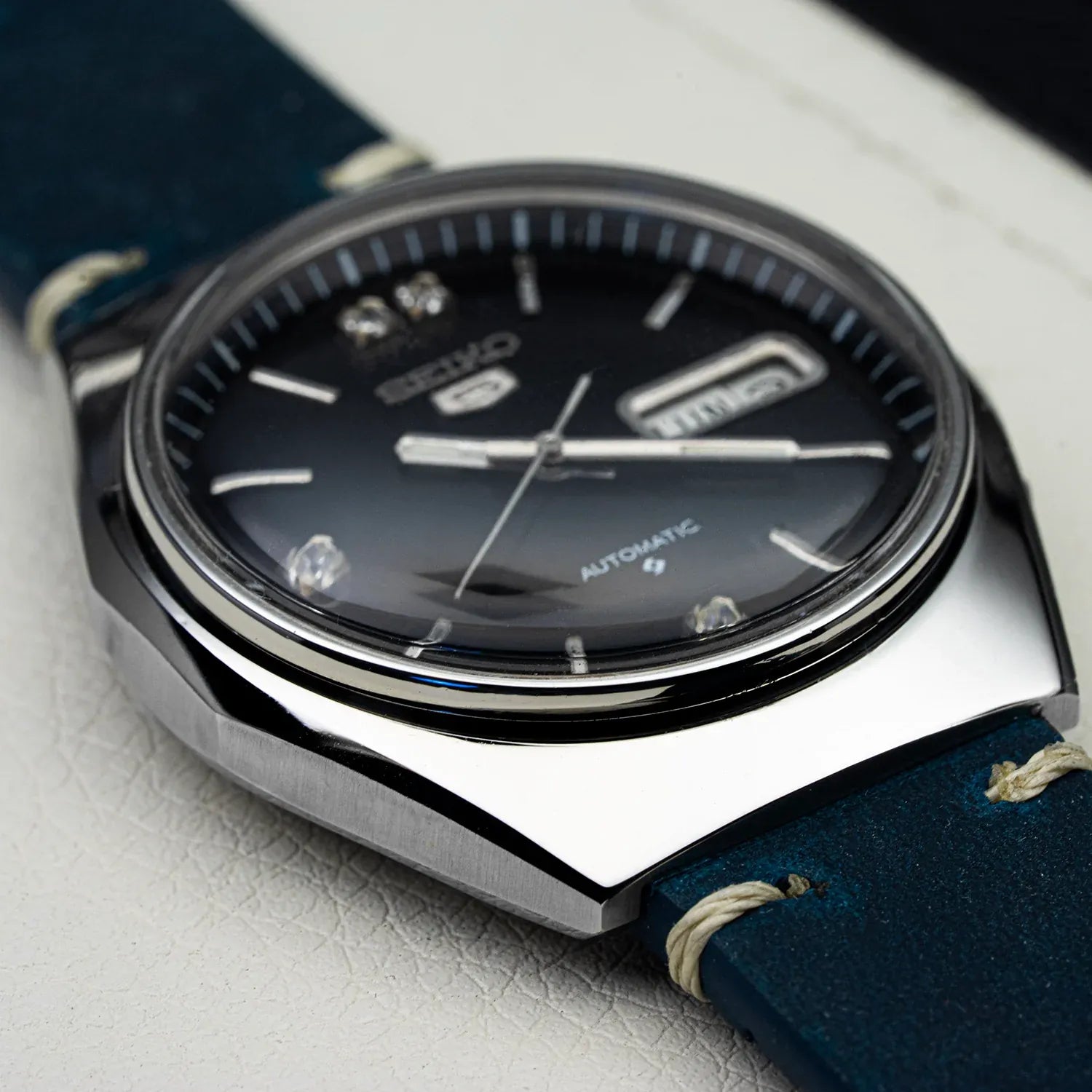 Seiko 5 6309-720C Men’s Automatic Dress Vintage Watch, 1981 – movement close-up