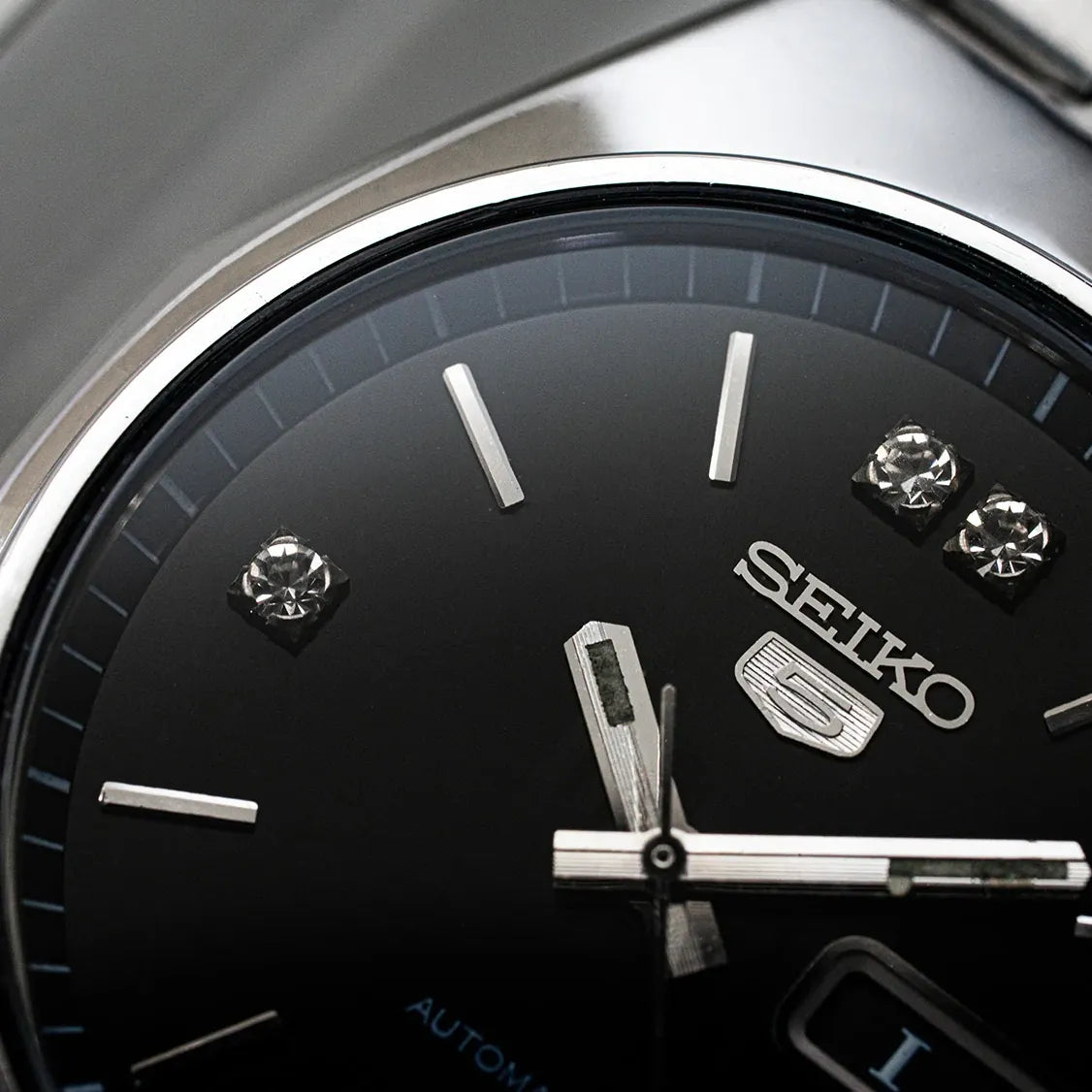 Seiko 5 6309-720C Men’s Automatic Dress Vintage Watch, 1982 – dial close-up