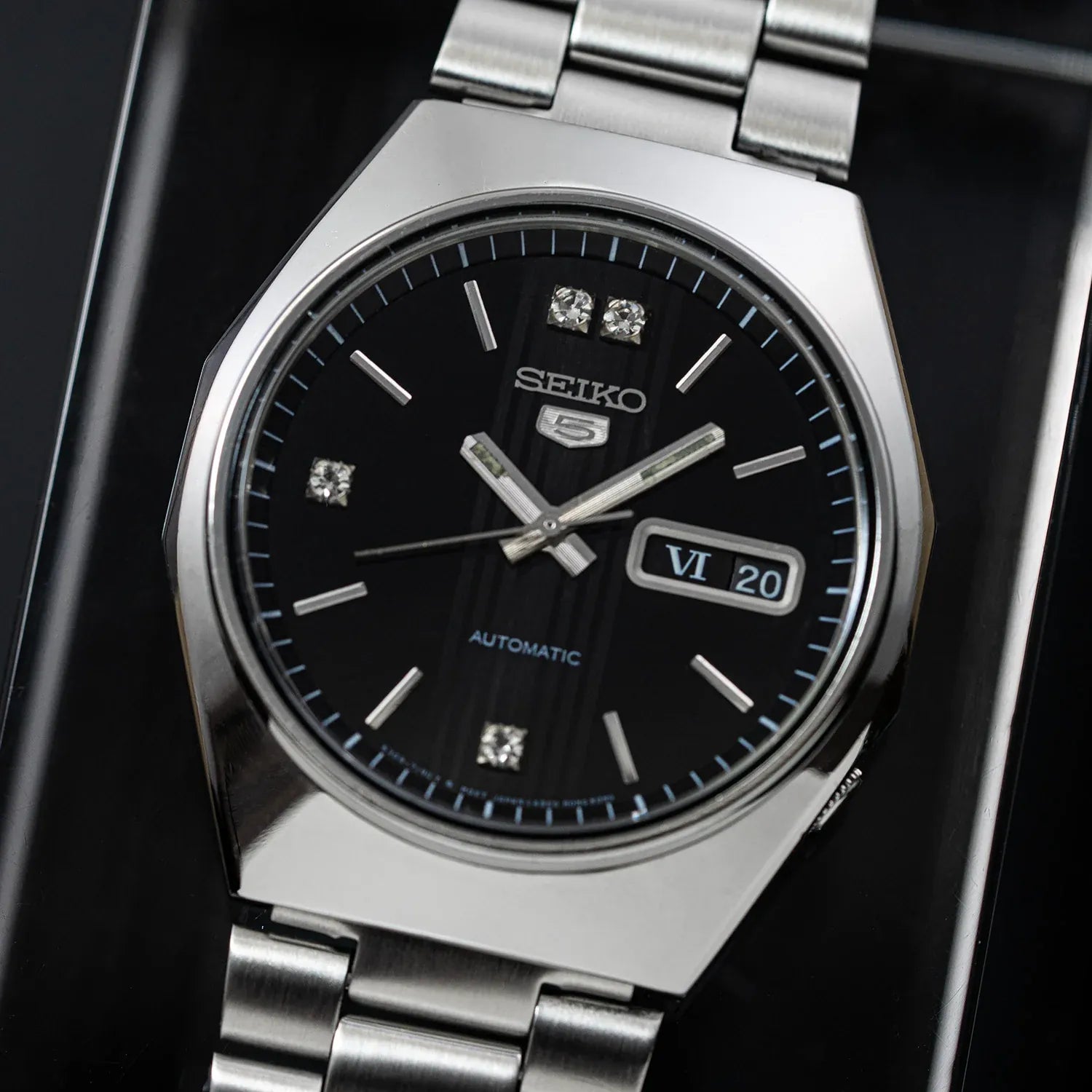 Seiko 5 6309-720C Men’s Automatic Dress Vintage Watch, 1982 – front view