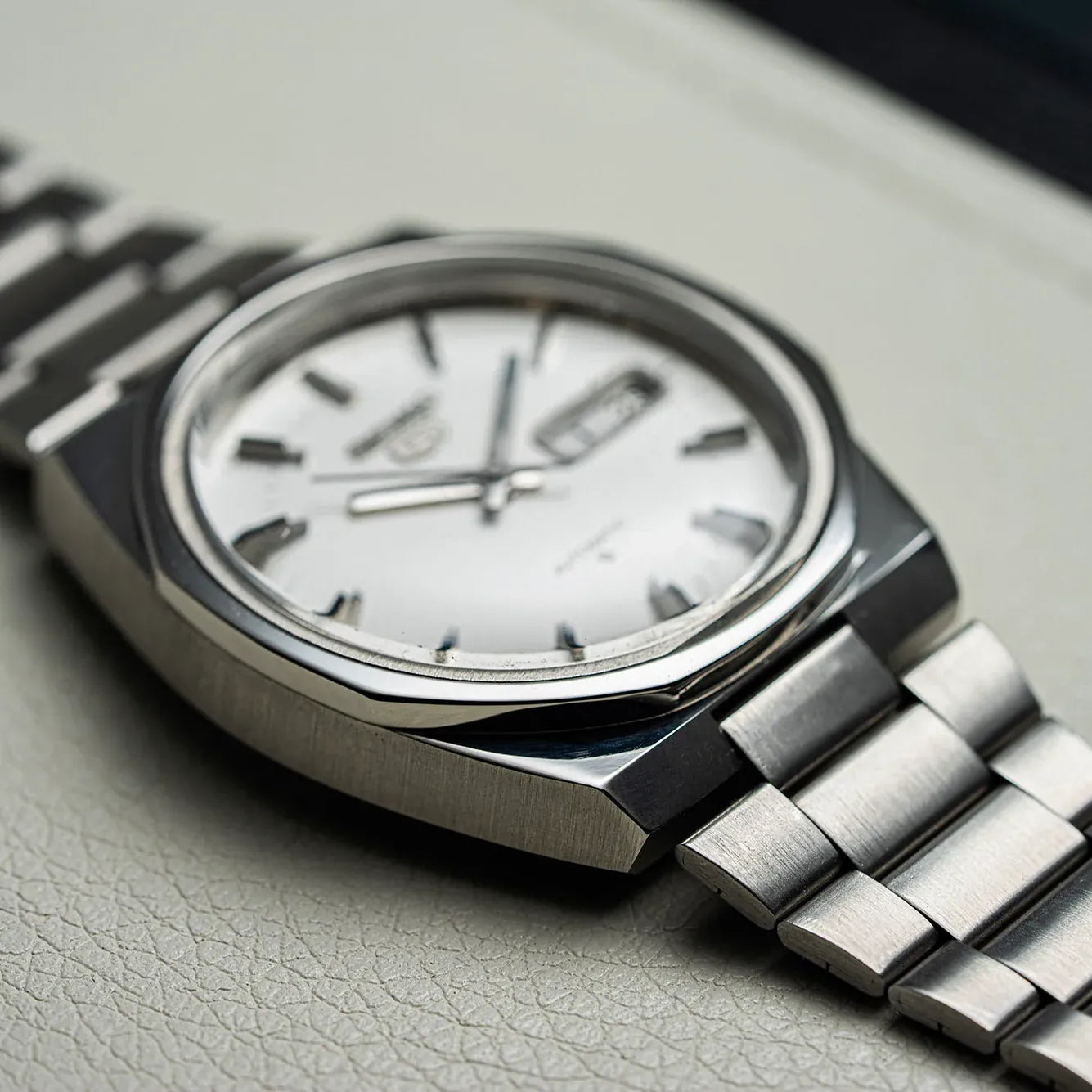 Seiko 5 6309-8170 Men’s Automatic Dress Vintage Watch, 1971 – side view alternative angle