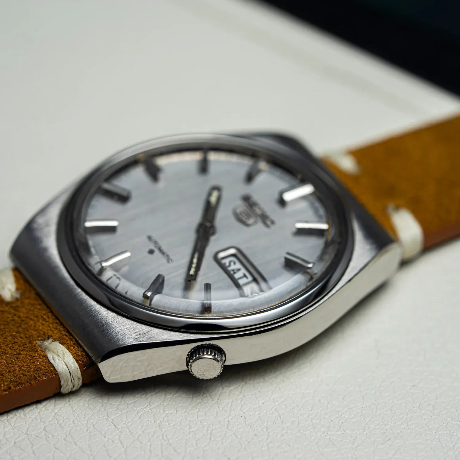 Seiko 5 6309-8580 Men’s Dress Automatic Vintage Watch, 1980 – movement close-up