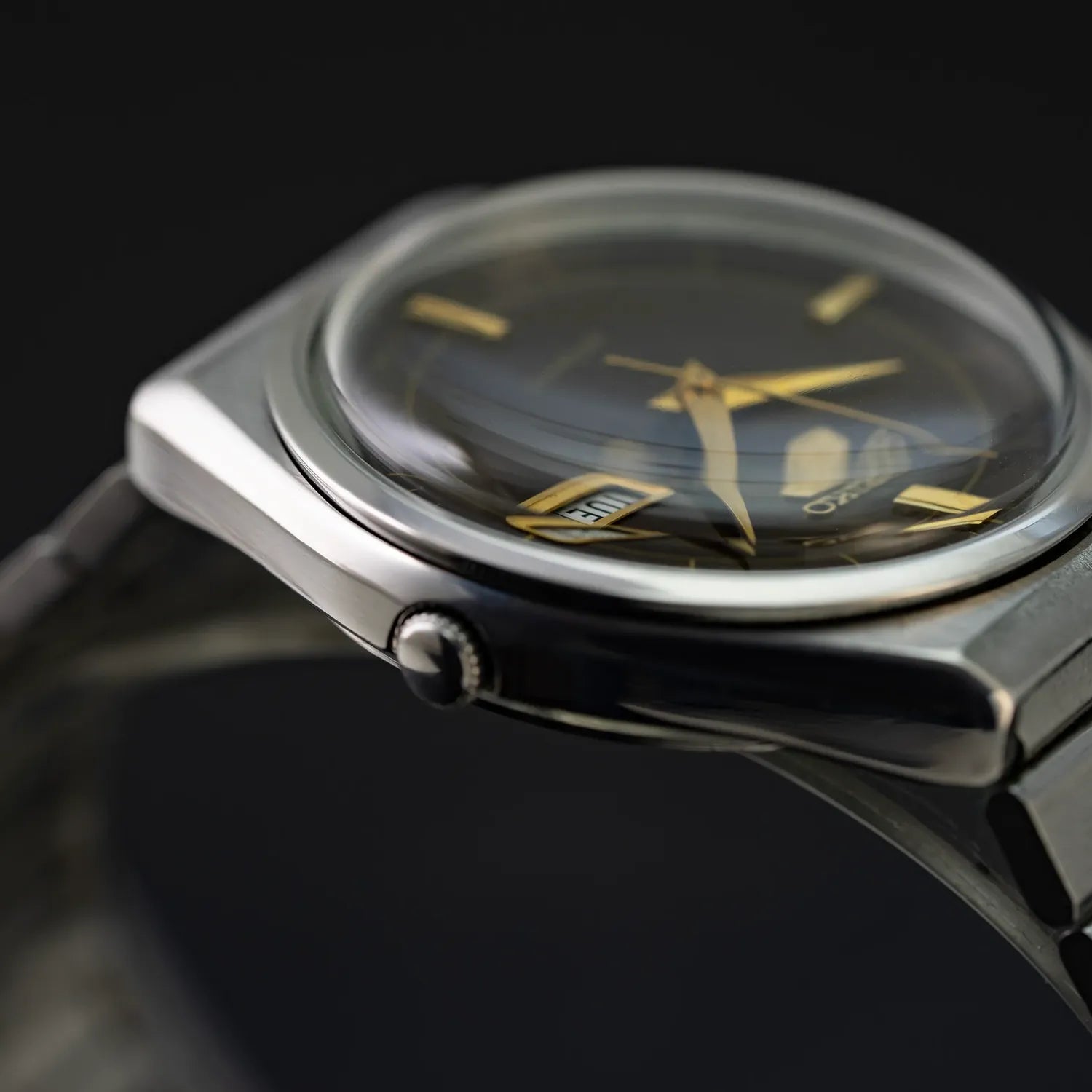Seiko 5 6309-8930 Men’s Dress Automatic Vintage Watch, 1984 – side view alternative angle