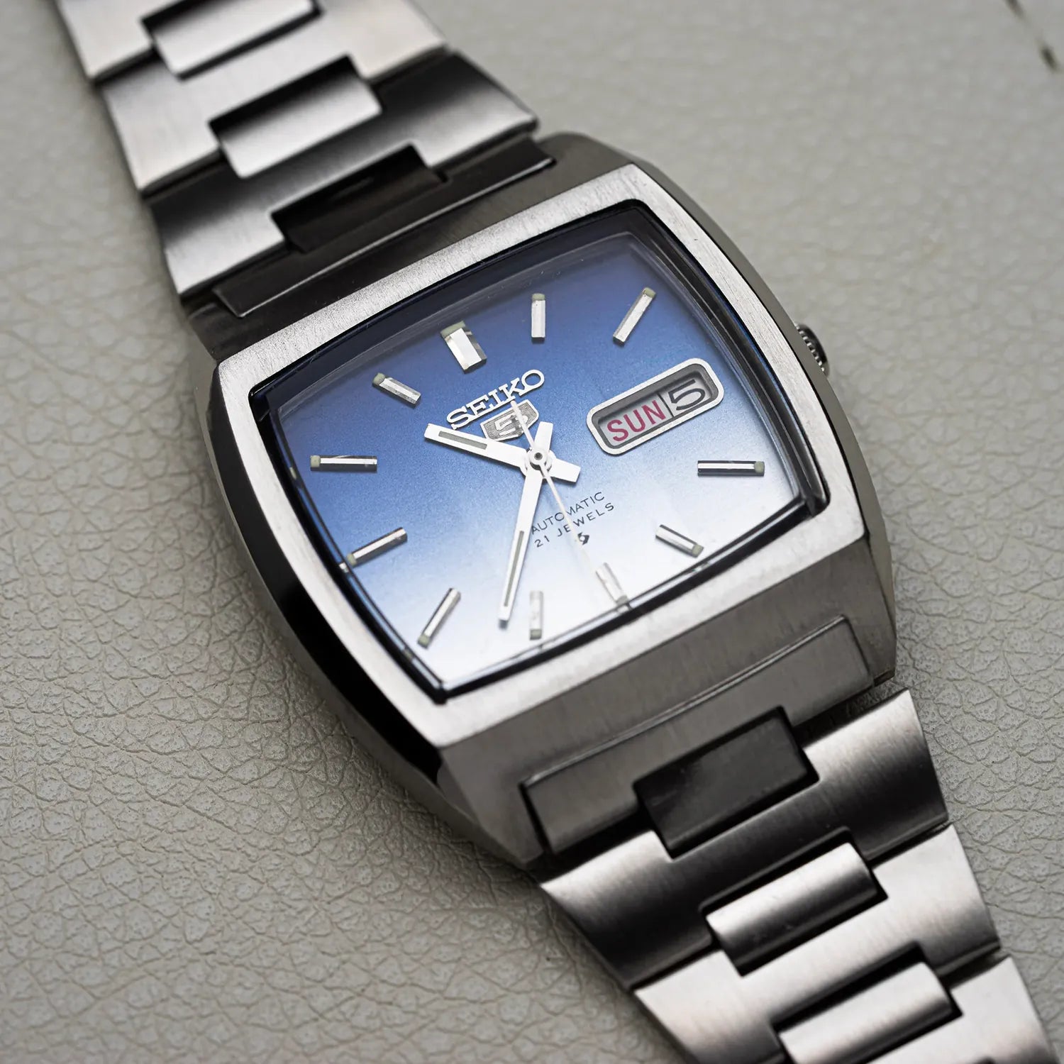 Seiko 5 6319-5020 Men’s Automatic Dress Vintage Watch, 1977 – front view