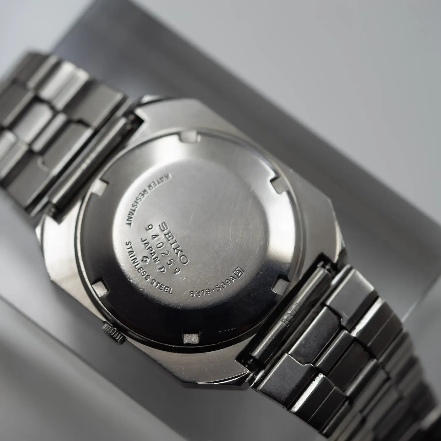 Seiko 5 6319-509A Men’s Automatic Dress Vintage Watch, 1979 – movement close-up