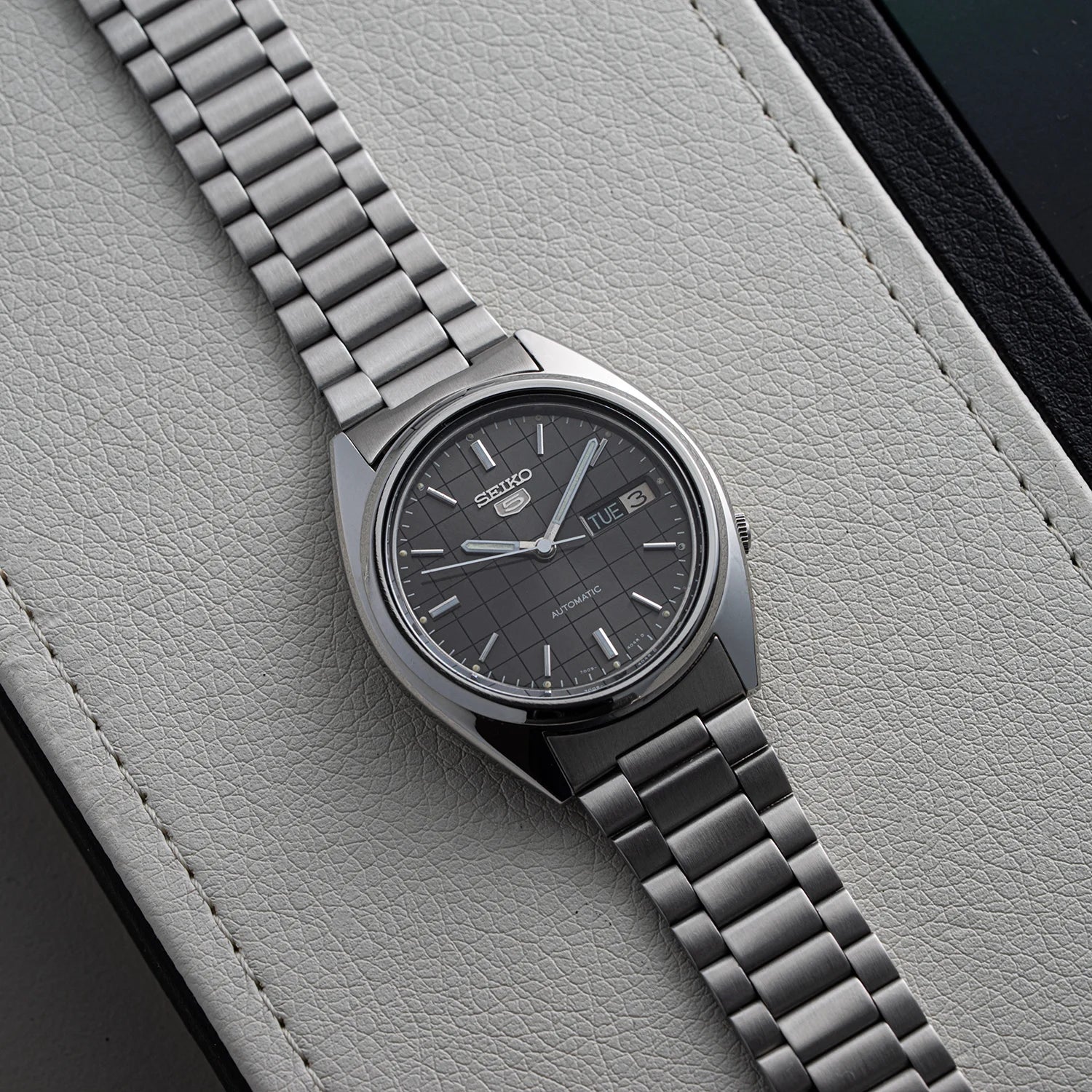 Seiko 5 7009-3040 Chess Dial top view