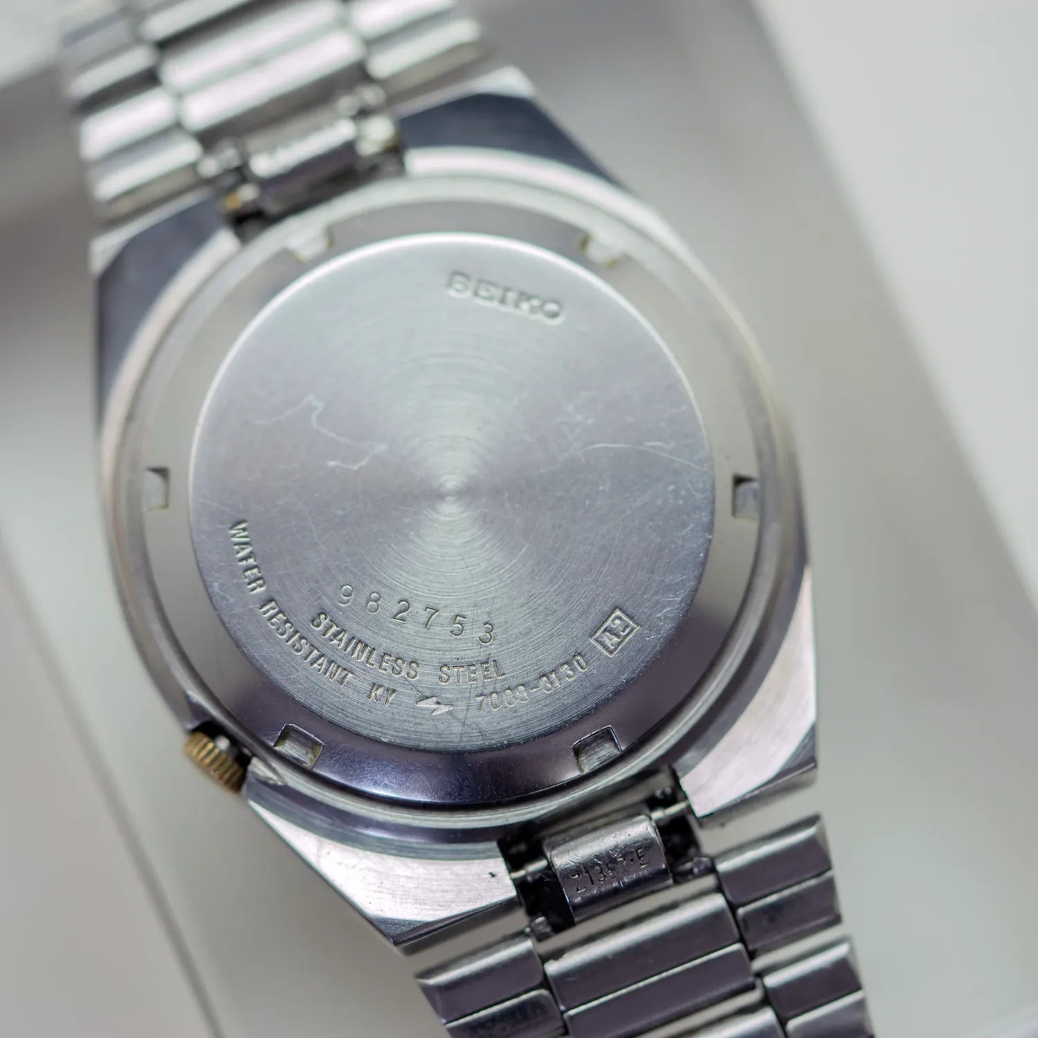 Seiko 5 7009-3130 Men’s Automatic Dress Vintage Watch 1979 – side view alternative angle
