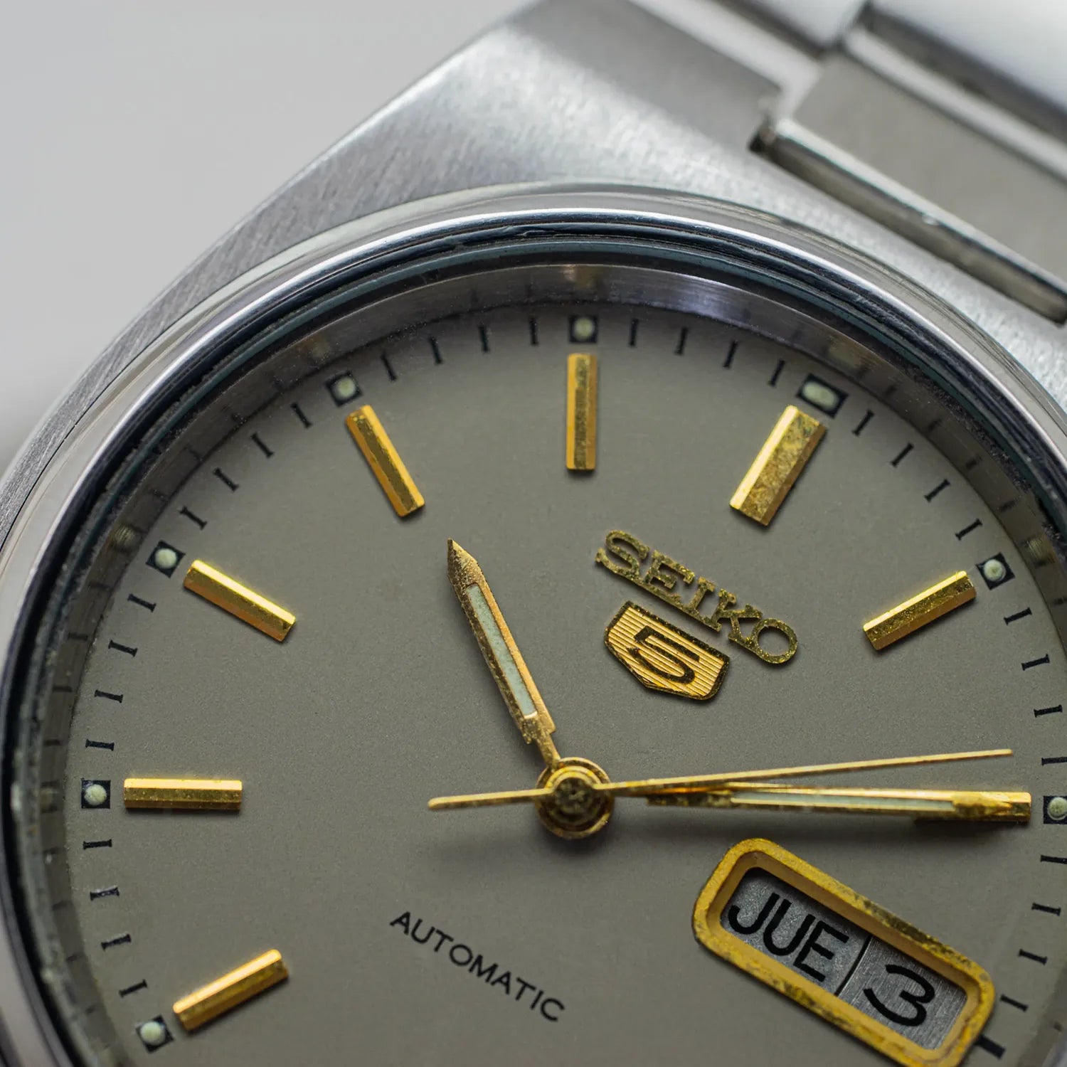 Seiko 5 7009-3130 Men’s Automatic Dress Vintage Watch 1979 – strap detail