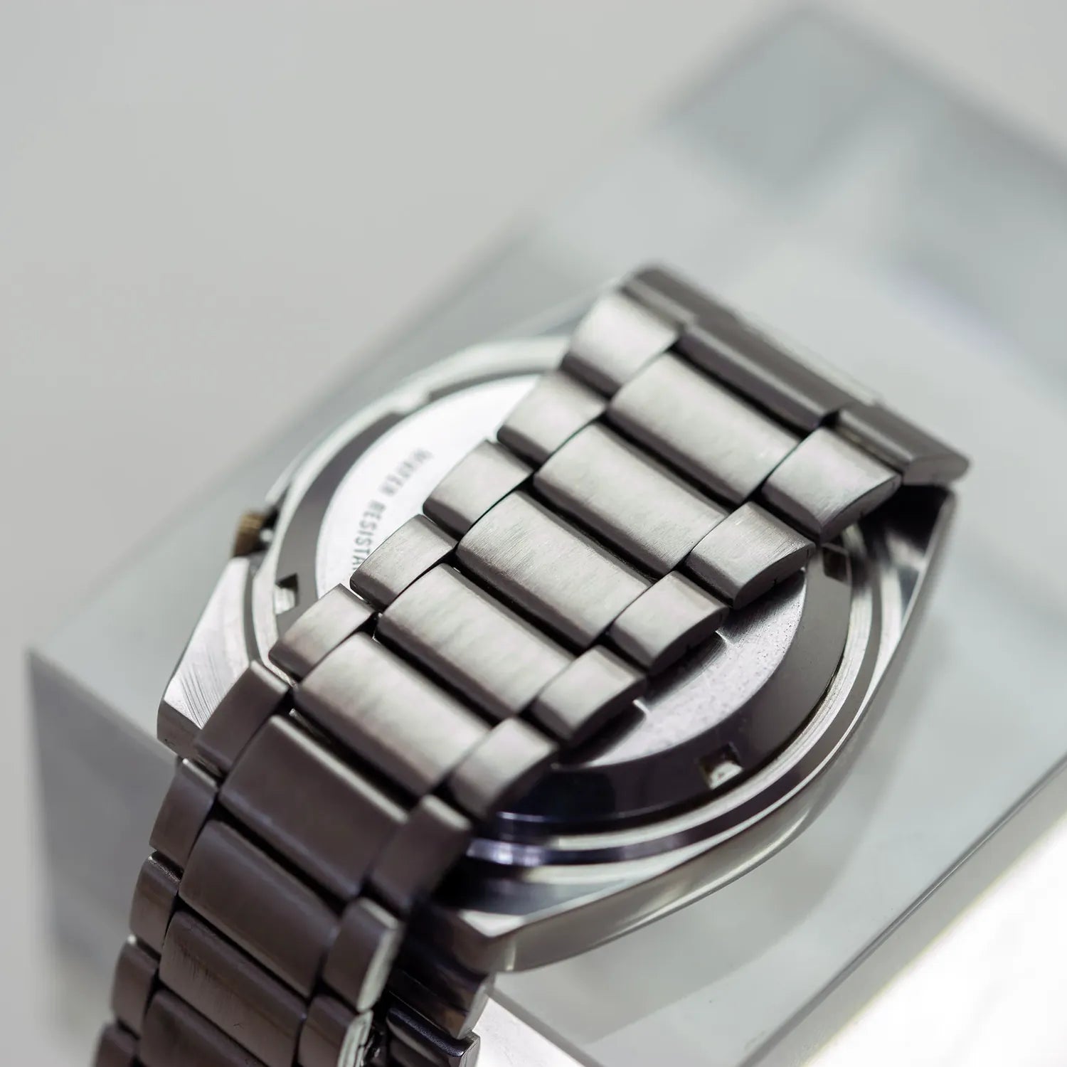 Seiko 5 7009-3130 Men’s Automatic Dress Vintage Watch 1979 – dial macro detail
