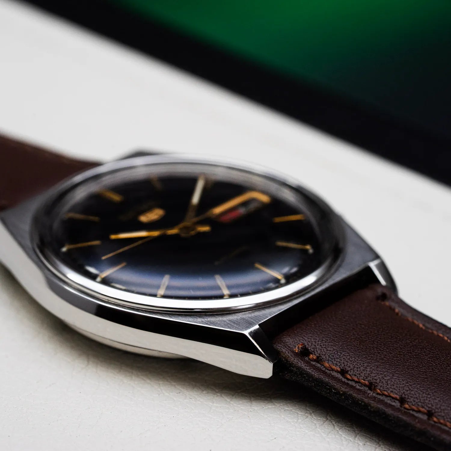 Seiko 5 7009-3140 Men’s Automatic Dress Vintage Watch, 1979 – back case