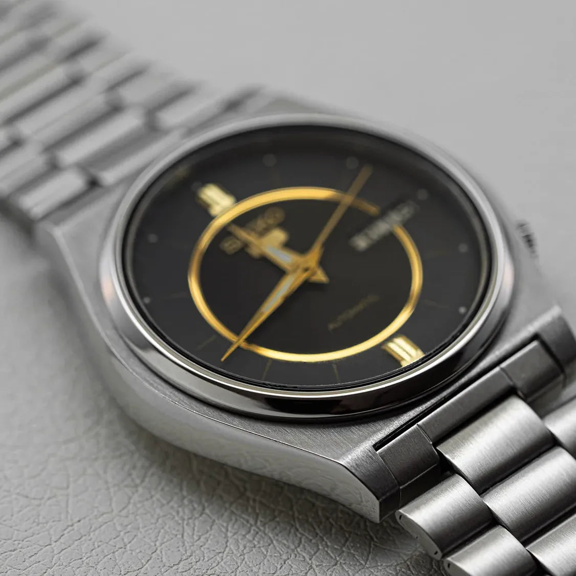 Seiko 5 7009-3170 Men’s Automatic Dress Vintage Watch, 1989 – strap detail