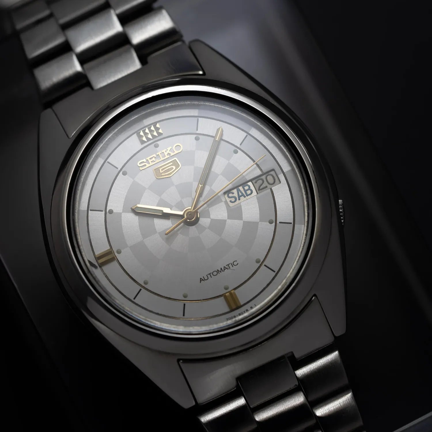 Seiko 5 7009-3180 Men’s Automatic Dress Vintage Watch 1986 – front view