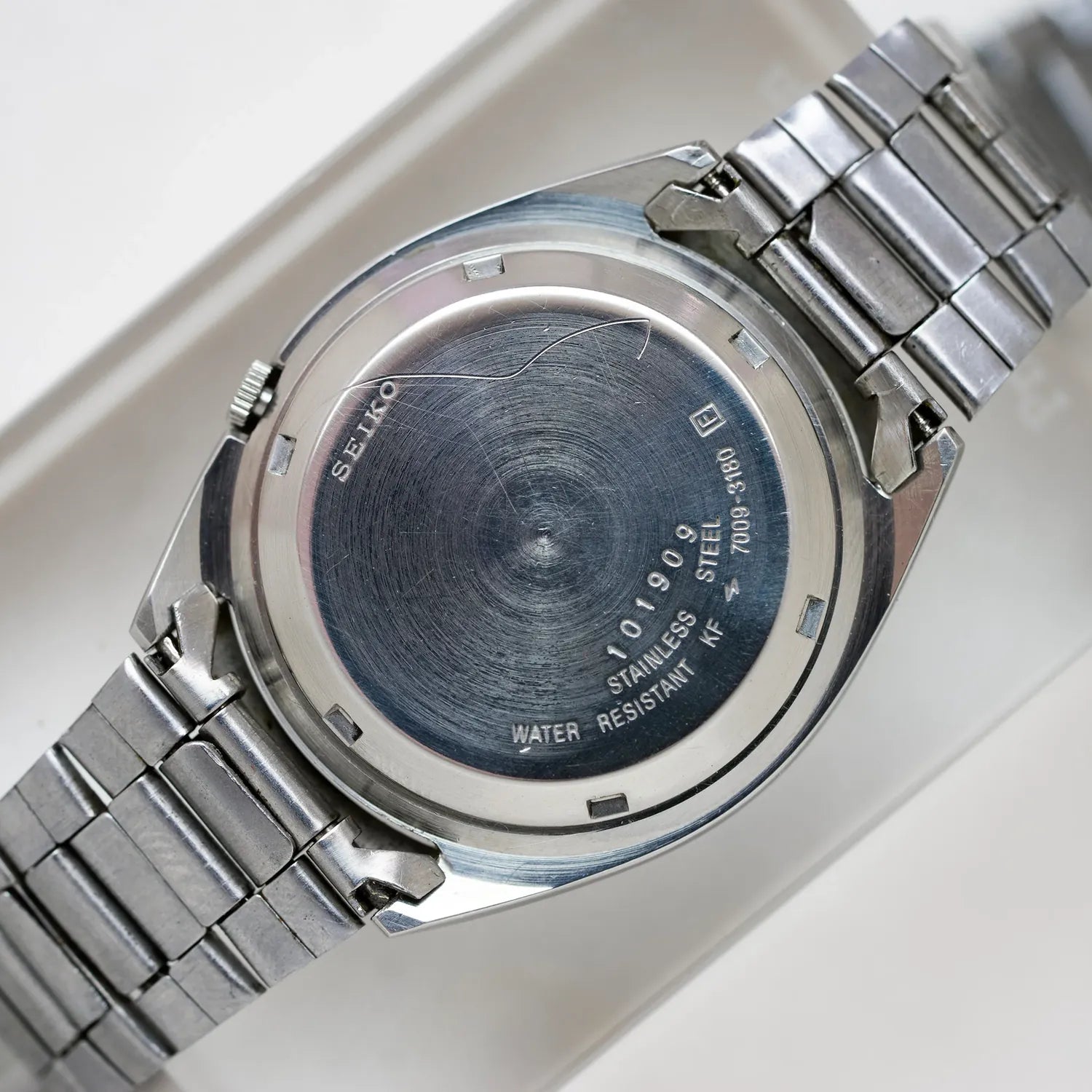 Seiko 5 7009-3180 Men’s Automatic Dress Vintage Watch, 1985 – side view