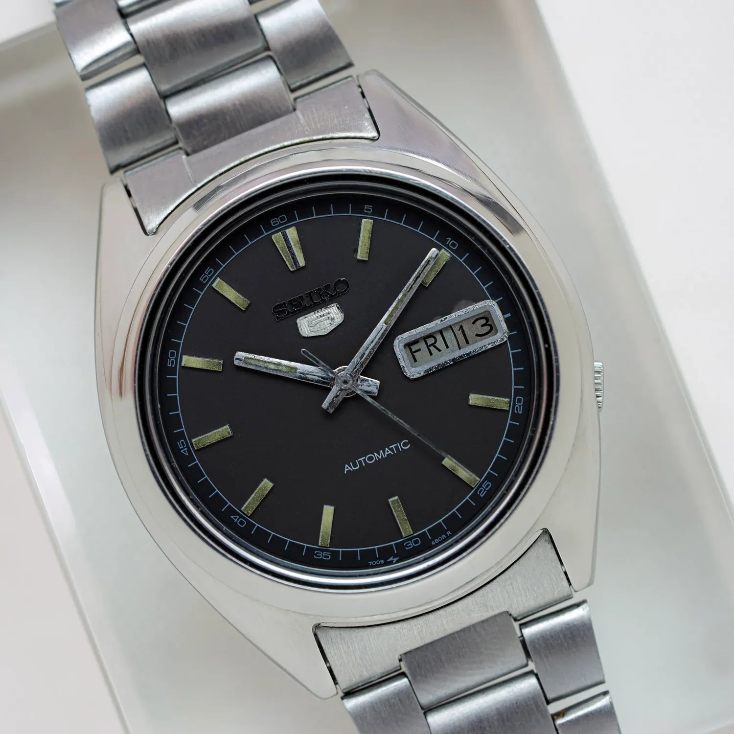 Seiko 5 7009-3180 Men’s Automatic Dress Vintage Watch, 1985 – front view