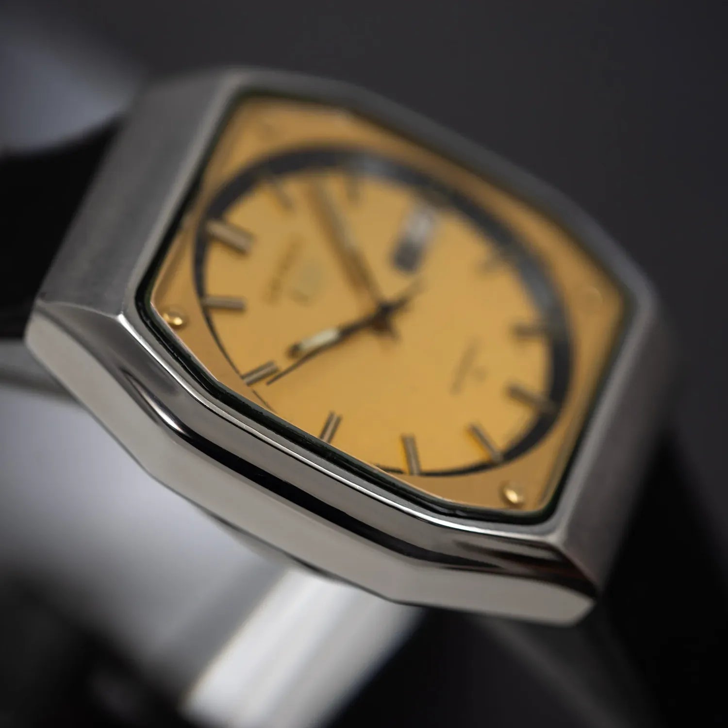 Seiko 5 7009-530B Men’s Dress Automatic Vintage Watch, 1981 – side view alternative angle