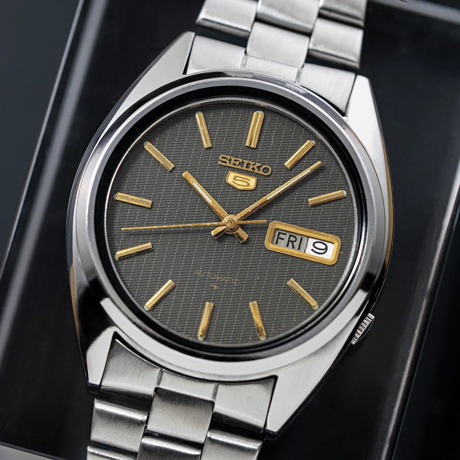 Seiko 5 7009-8740 Men’s Dress Automatic Vintage Watch, 1985 – front view