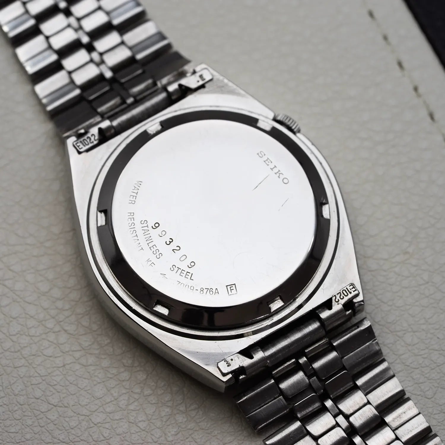 Seiko 5 7009-876A Men’s Automatic Dress Vintage Watch, 1979 – side view