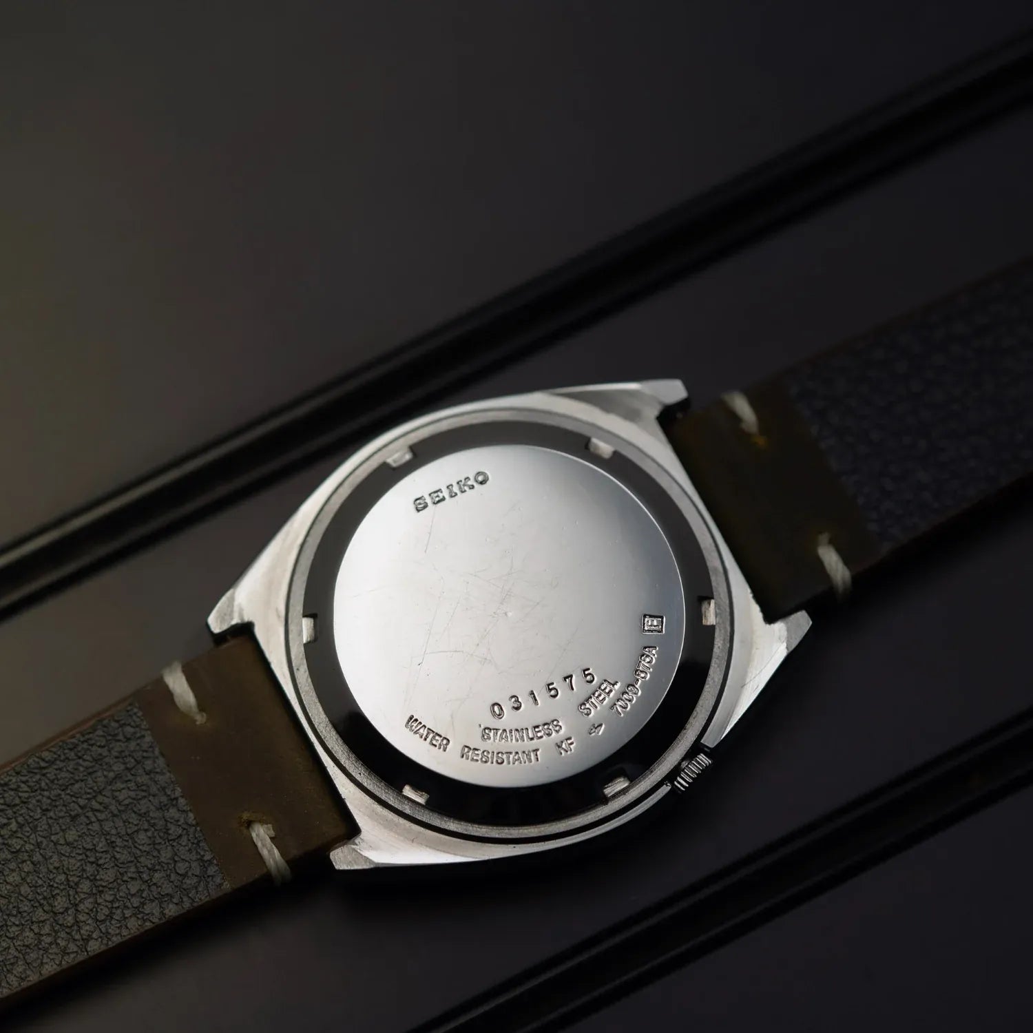 Seiko 5 7009-876A Men’s Automatic Dress Vintage Watch, 1980 – back case