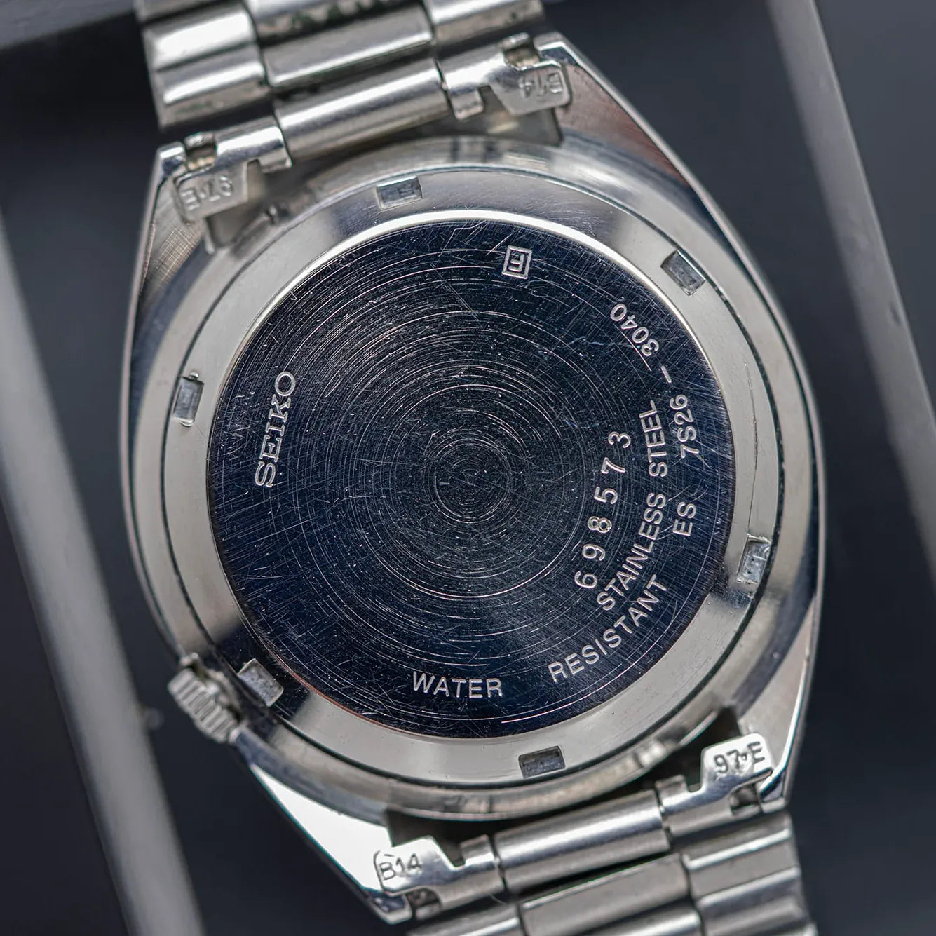 Seiko 5 7S26-3040 Men’s Automatic Dress Vintage Watch, 1996 – side view alternative angle