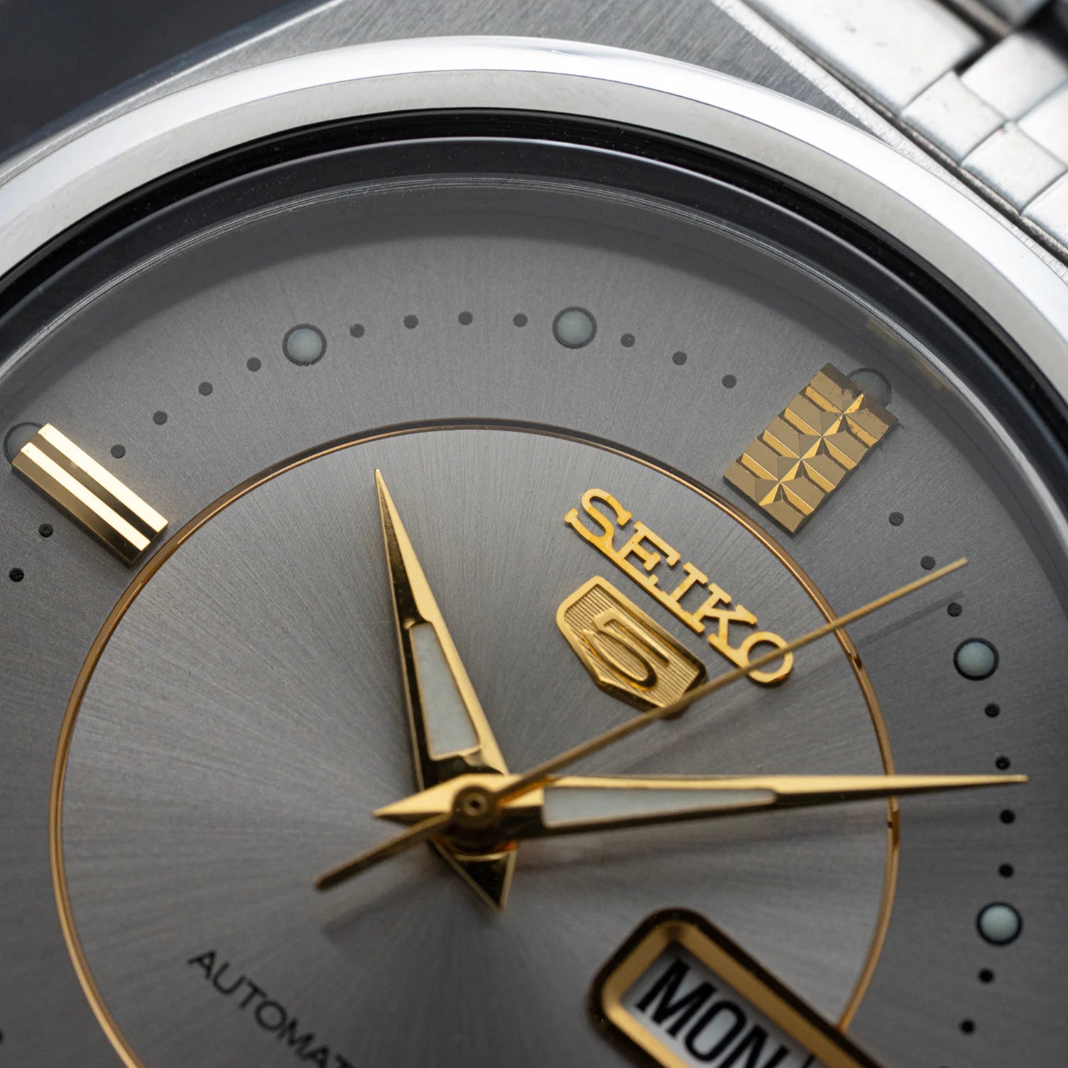 Seiko 5 7S26-0570 ial Close Up