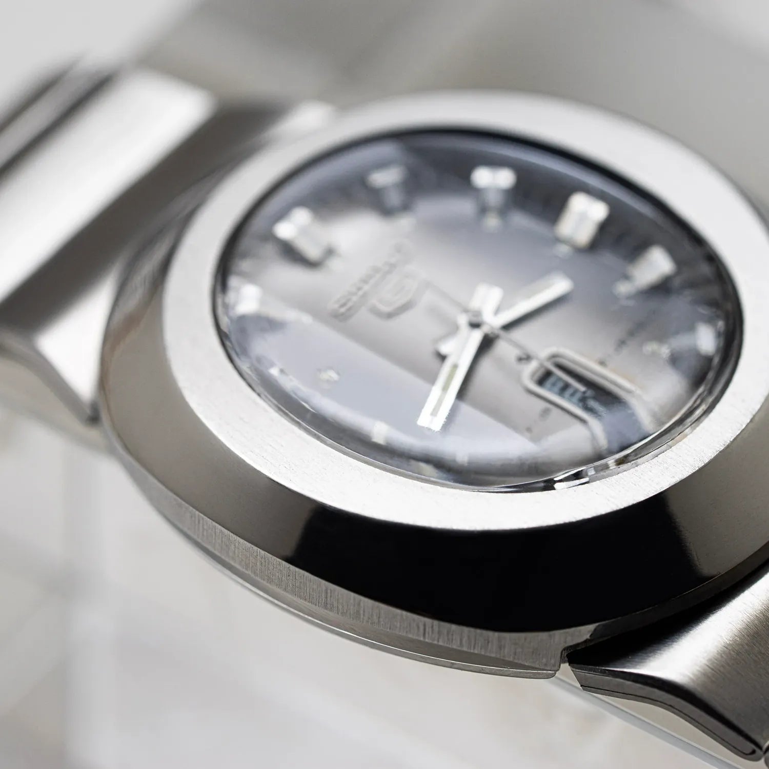 Seiko 5, Ref. 6119-5450, Cal. 6119, Men’s Automatic Watch – dial close-up