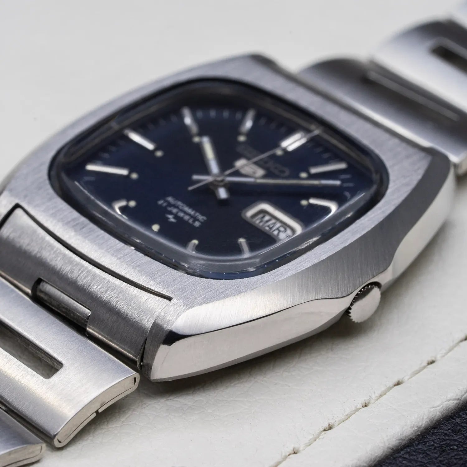 Seiko Baby Monaco 7019-5000 Automatic Men's Vintage Watch – movement close-up