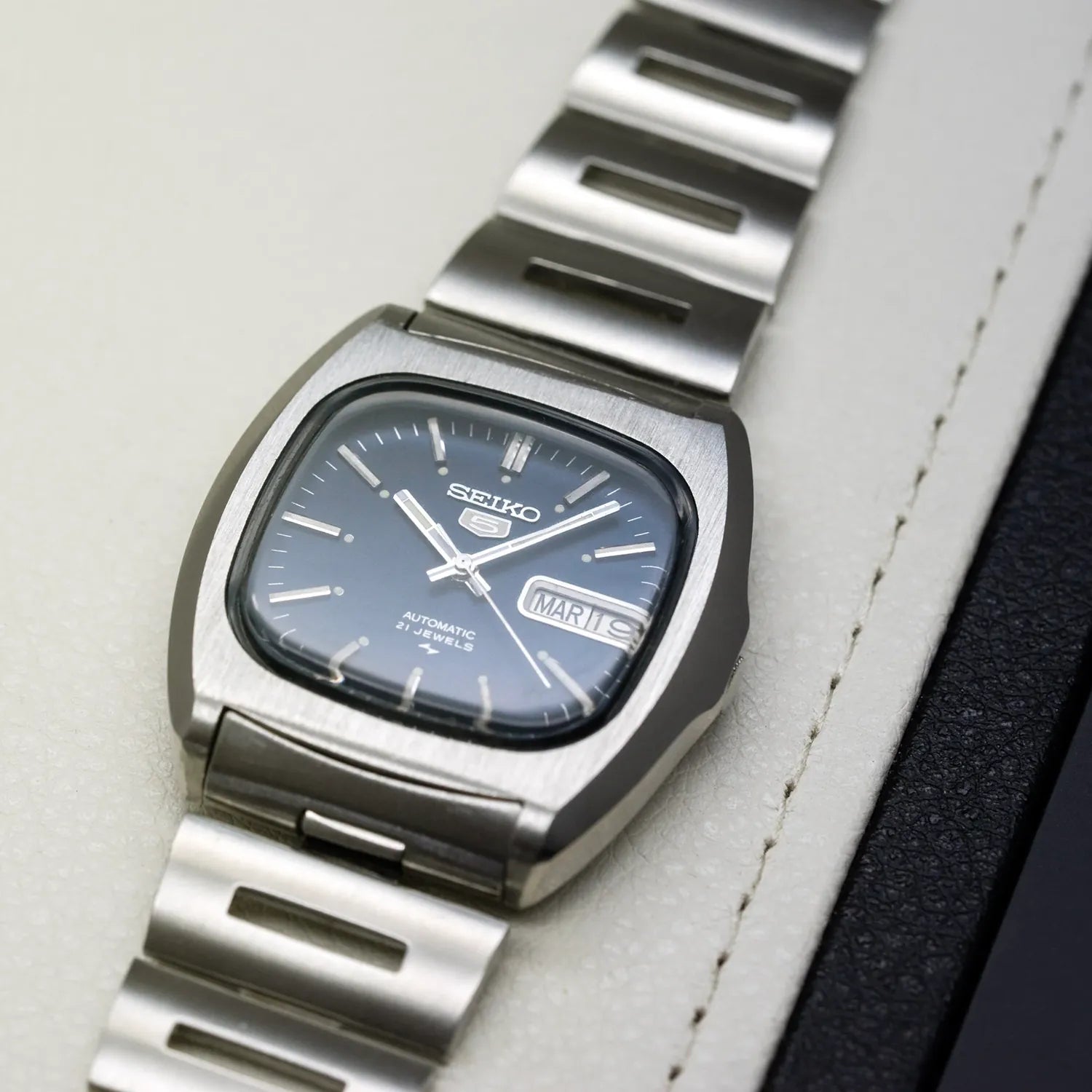 Seiko Baby Monaco 7019-5000 Automatic Men's Vintage Watch – front view