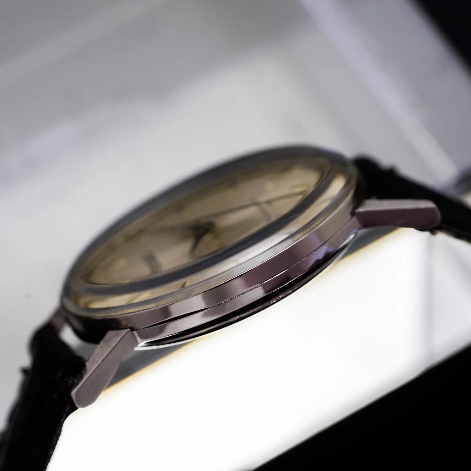 Seiko 66-9990, Cal. 66, Men’s Dress Vintage Watch, 1969 – side view alternative angle